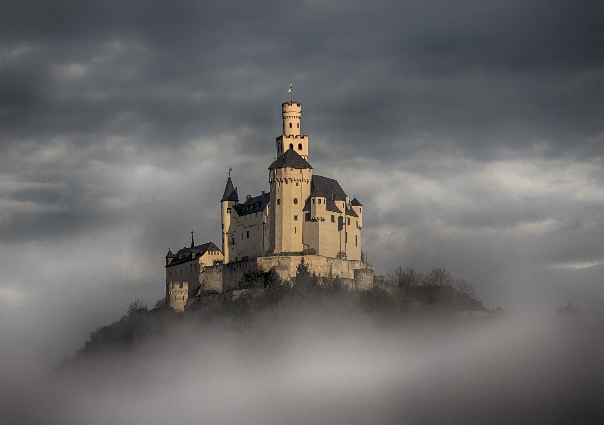 Canon EOS 7D Mark II + Canon EF 70-200mm F4L IS USM sample photo. Castle fog hdr photography