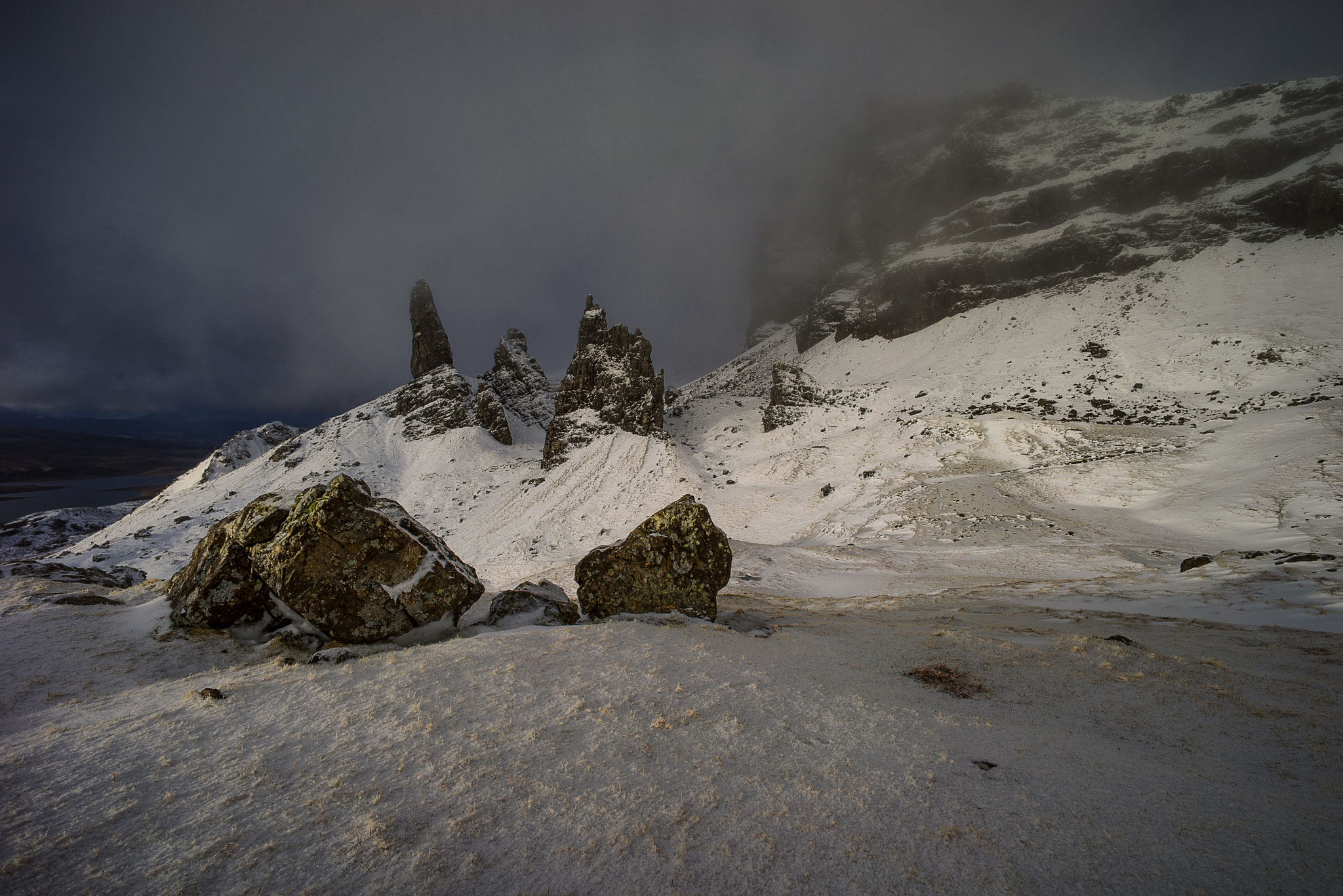 Sony a7R + Voigtlander SUPER WIDE-HELIAR 15mm F4.5 III sample photo. Old man of storr photography