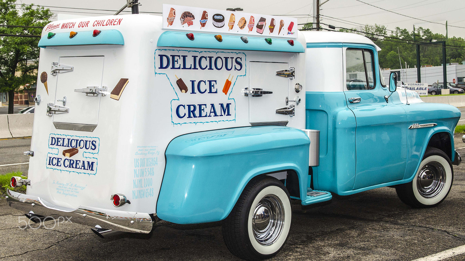 Nikon D7000 sample photo. Turquoise and white chevy icream truck photography