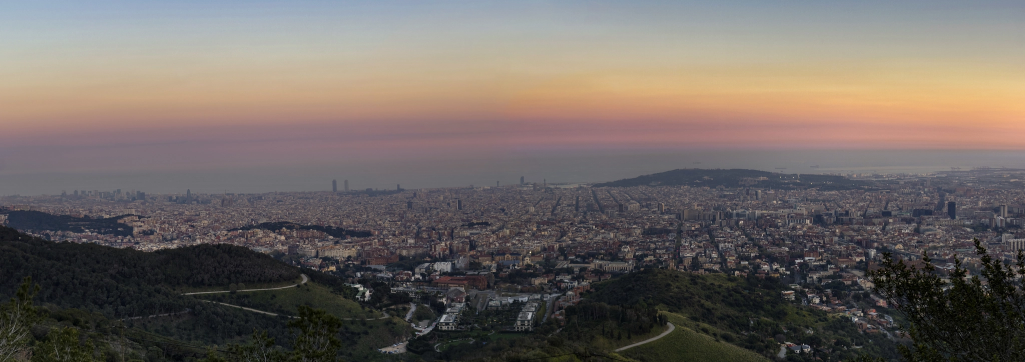 Canon EOS 60D + Canon EF 16-35mm F4L IS USM sample photo. Barcelona photography