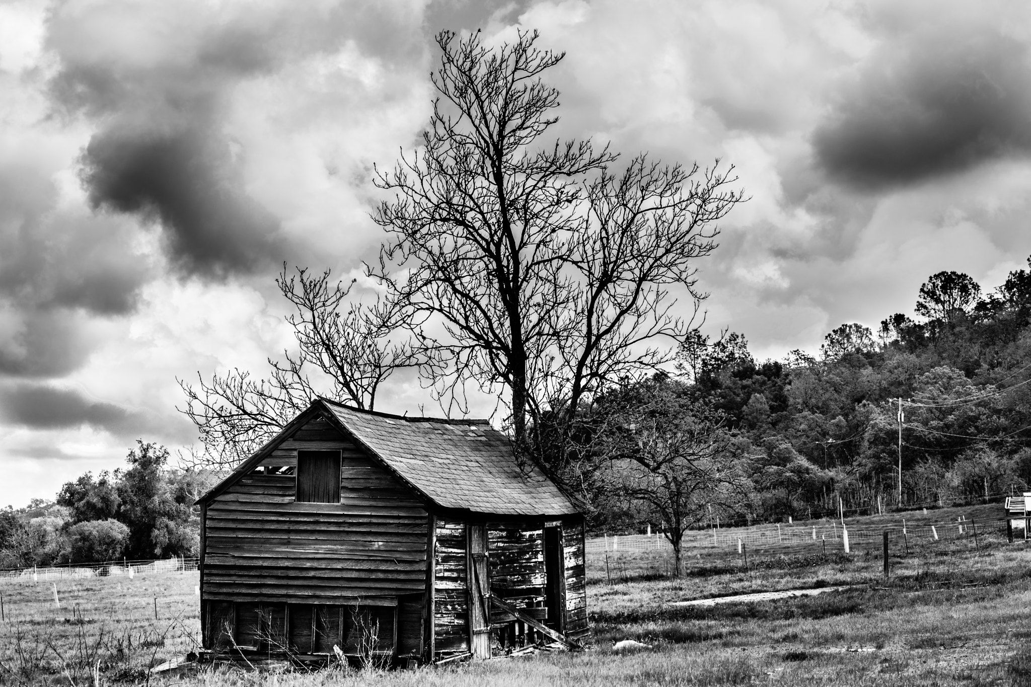 Nikon D7200 sample photo. Dilapidated hut under heavy clouds photography