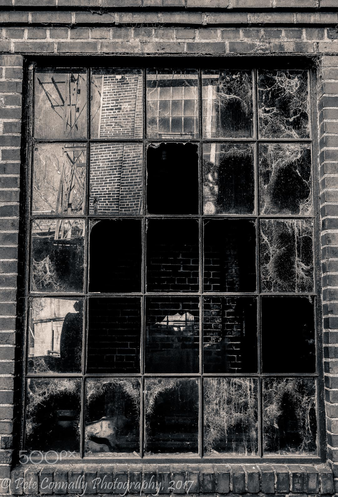 Sony a6300 + Sony Vario-Tessar T* E 16-70mm F4 ZA OSS sample photo. Stained glass photography
