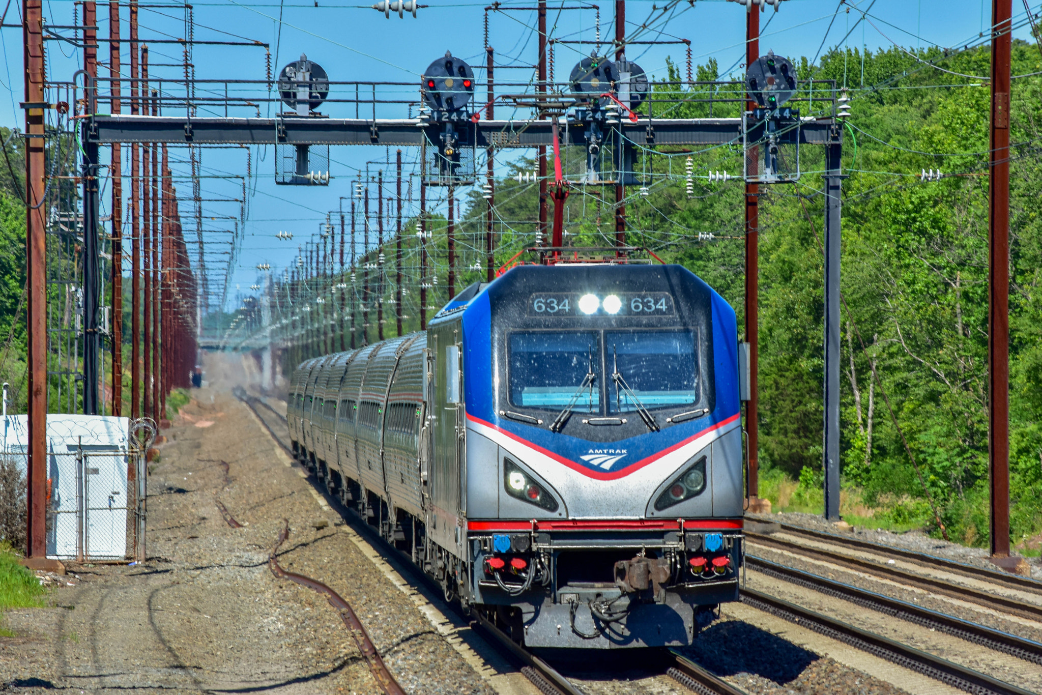 Nikon D7200 sample photo. Amtrak regional through the signals at seabrook photography