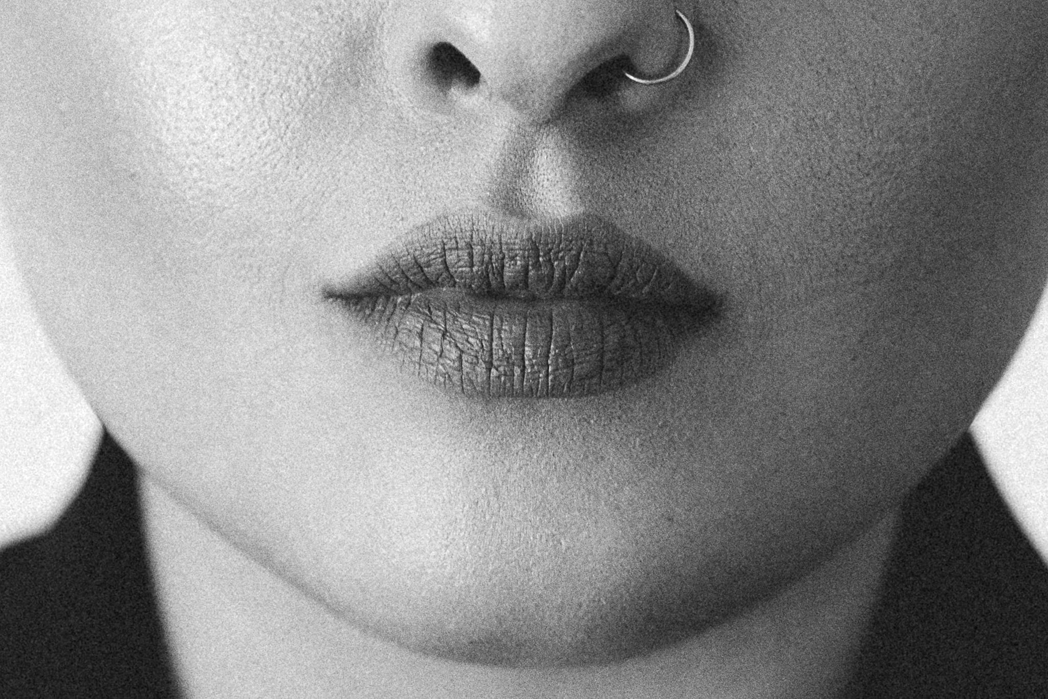 Nikon AF-S Nikkor 85mm F1.8G sample photo. Lips photography