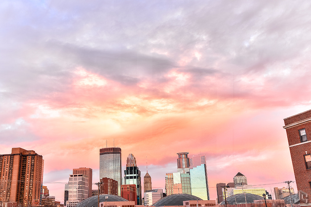 Nikon AF-S Nikkor 200-400mm F4G ED-IF VR sample photo. Golden hour minneapolis skyline photography