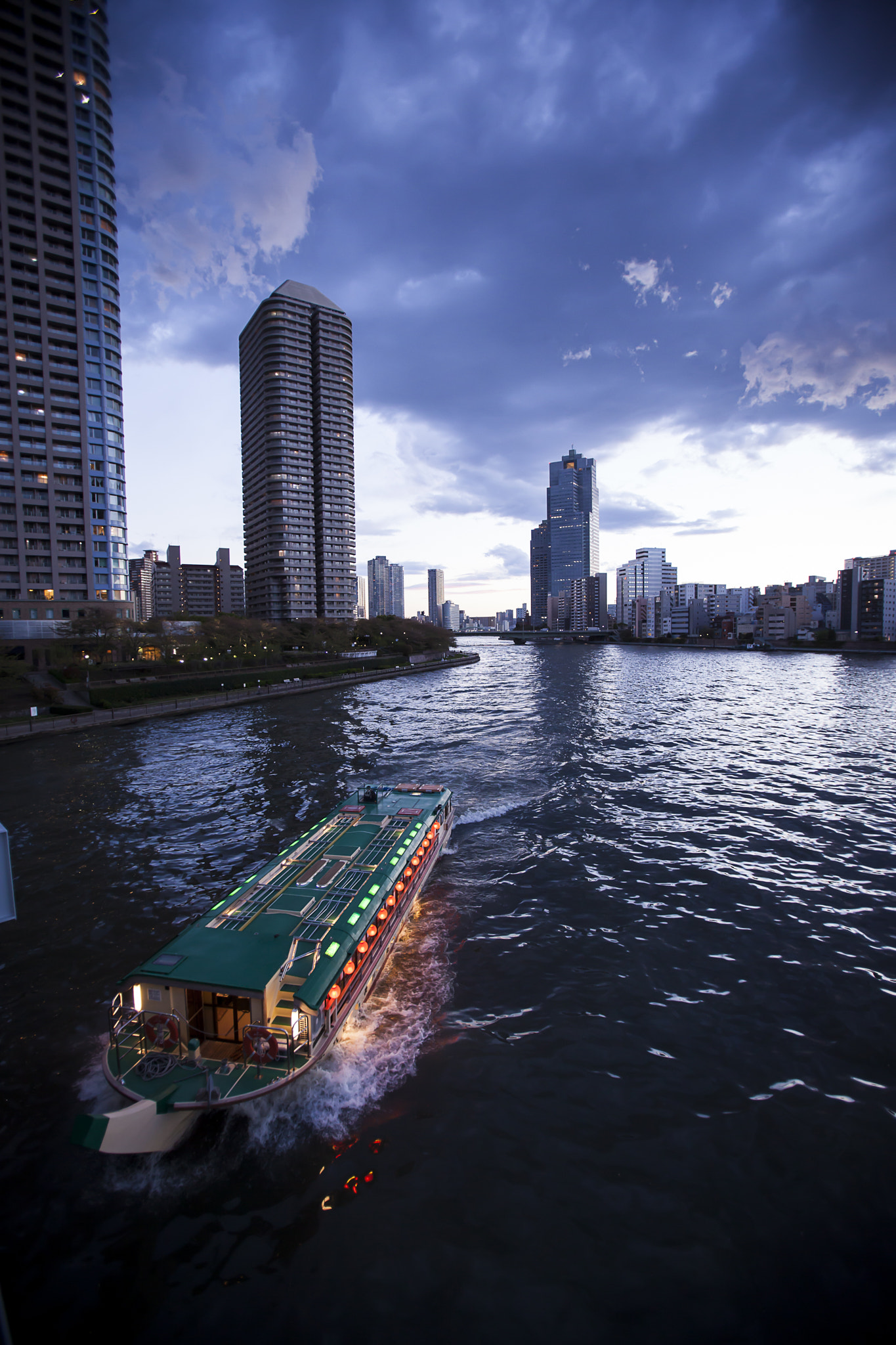 Canon EF 16-35mm F2.8L USM sample photo. Img photography
