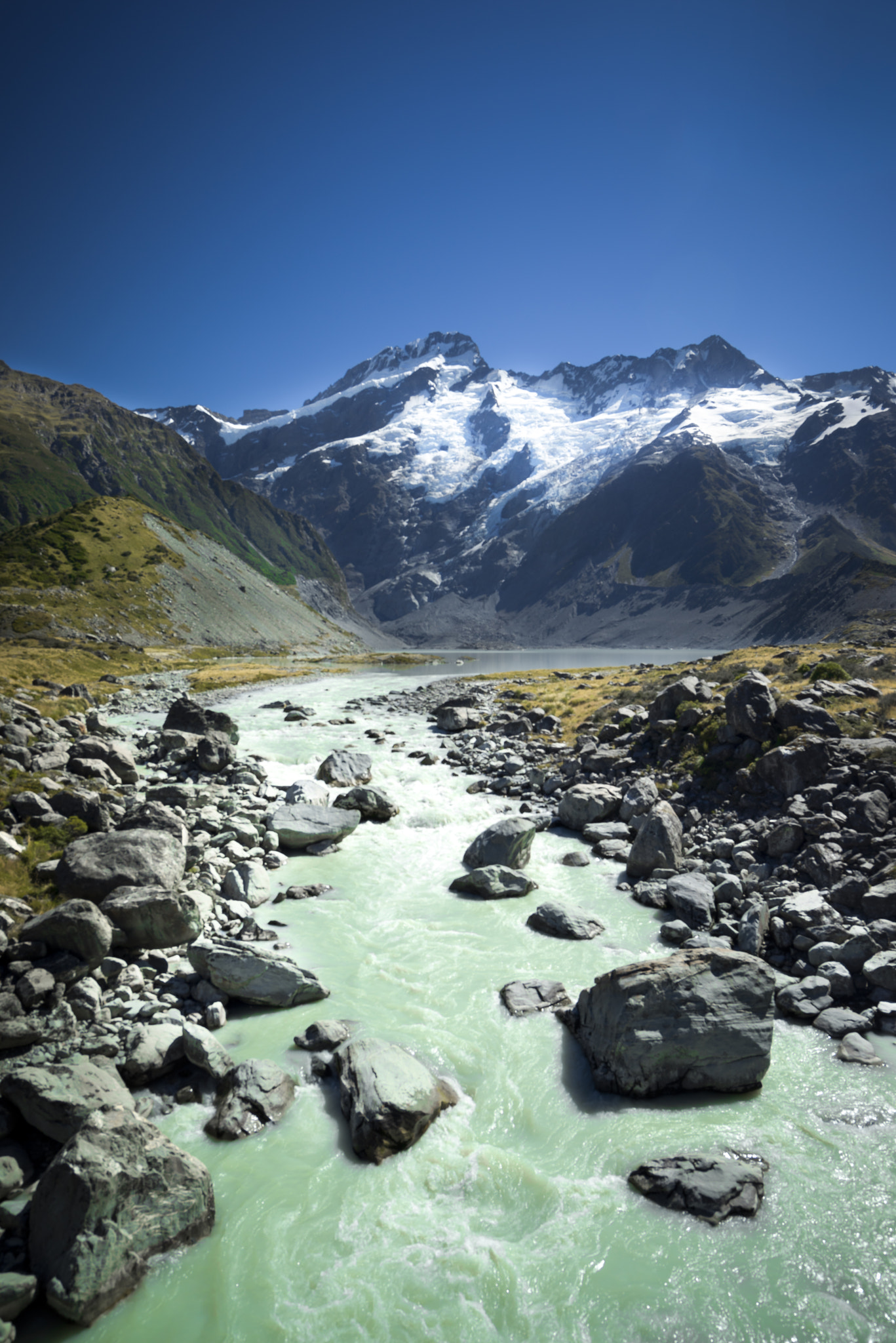 Sony a7R + Sony Vario-Tessar T* FE 16-35mm F4 ZA OSS sample photo. Mount cook photography