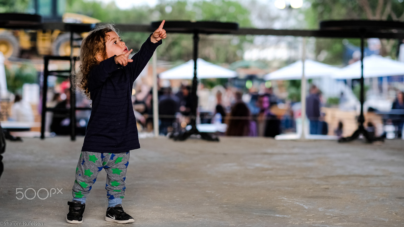 Fujifilm X-T2 + Fujifilm XF 56mm F1.2 R sample photo. Pointing fingers photography