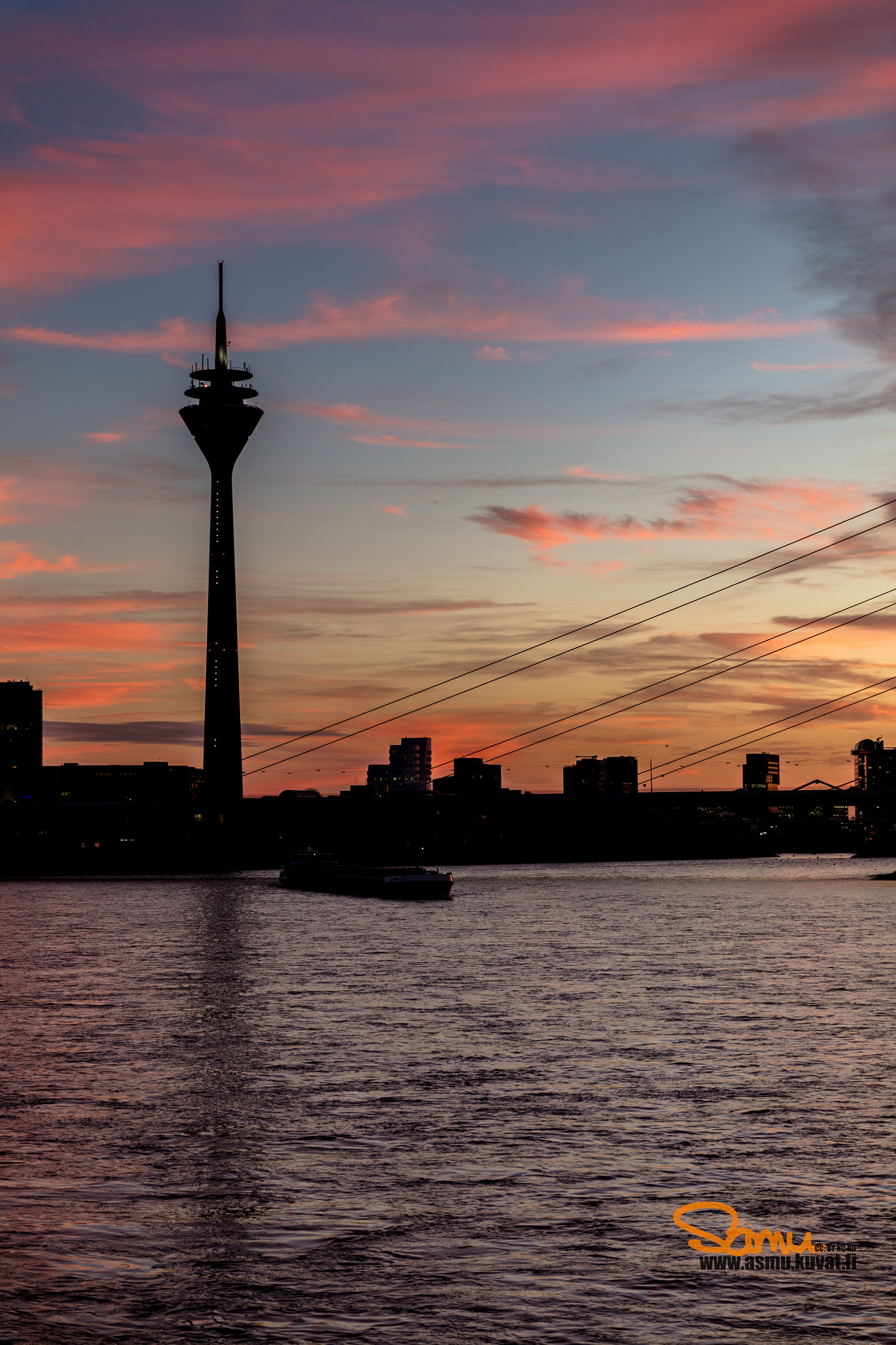 Canon EF 24-70mm F2.8L II USM sample photo. Sunset in dusseldorf photography