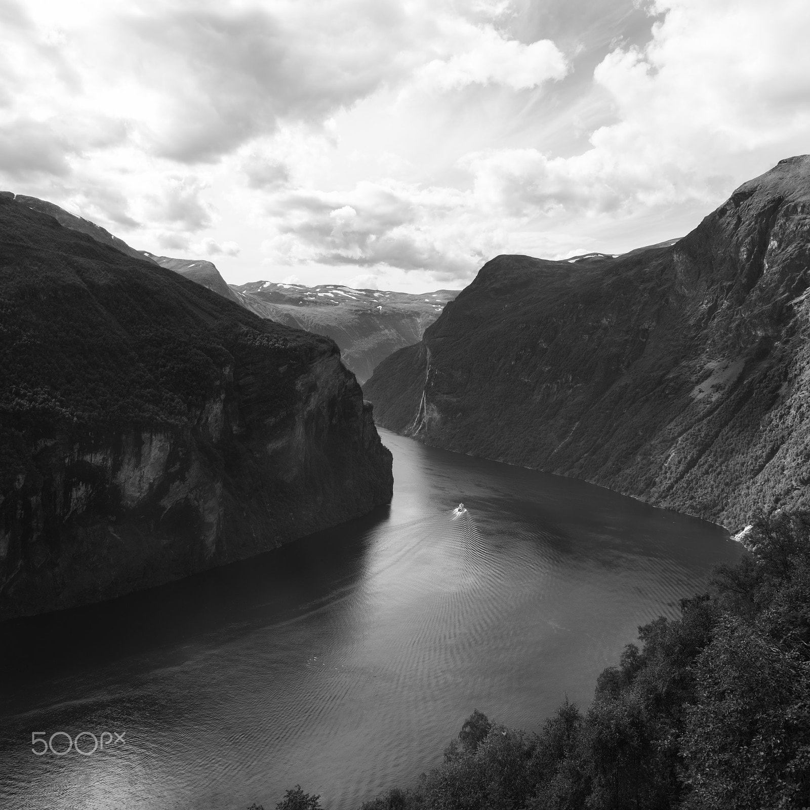 Nikon AF-S Nikkor 14-24mm F2.8G ED sample photo. Fjord exit photography