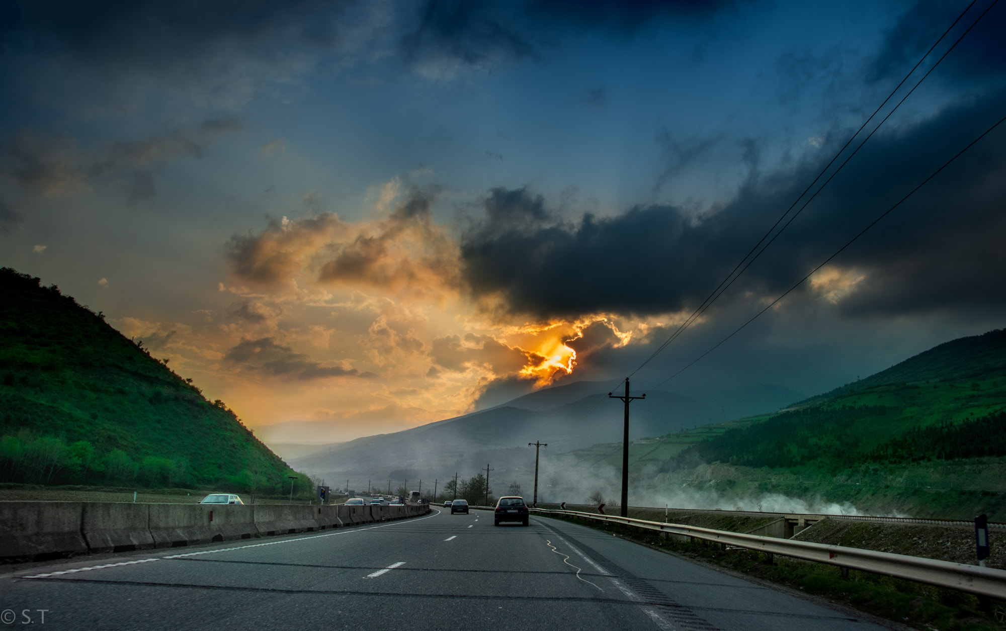 Sigma 17-50mm F2.8 EX DC OS HSM sample photo. Green freeway photography