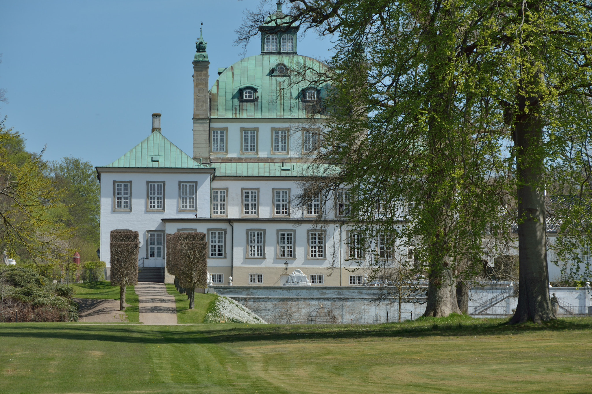 Nikon D7100 + Nikon AF-S DX Nikkor 18-200mm F3.5-5.6G ED VR II sample photo. Spring in fredensborg photography