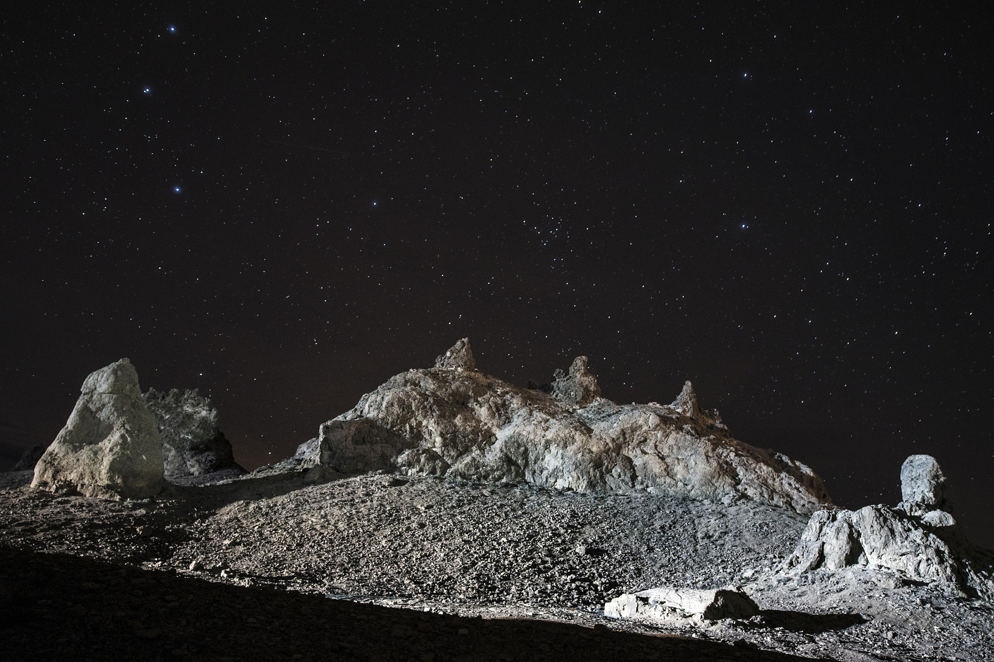 Nikon D750 sample photo. Car headlights on the pinnacles photography