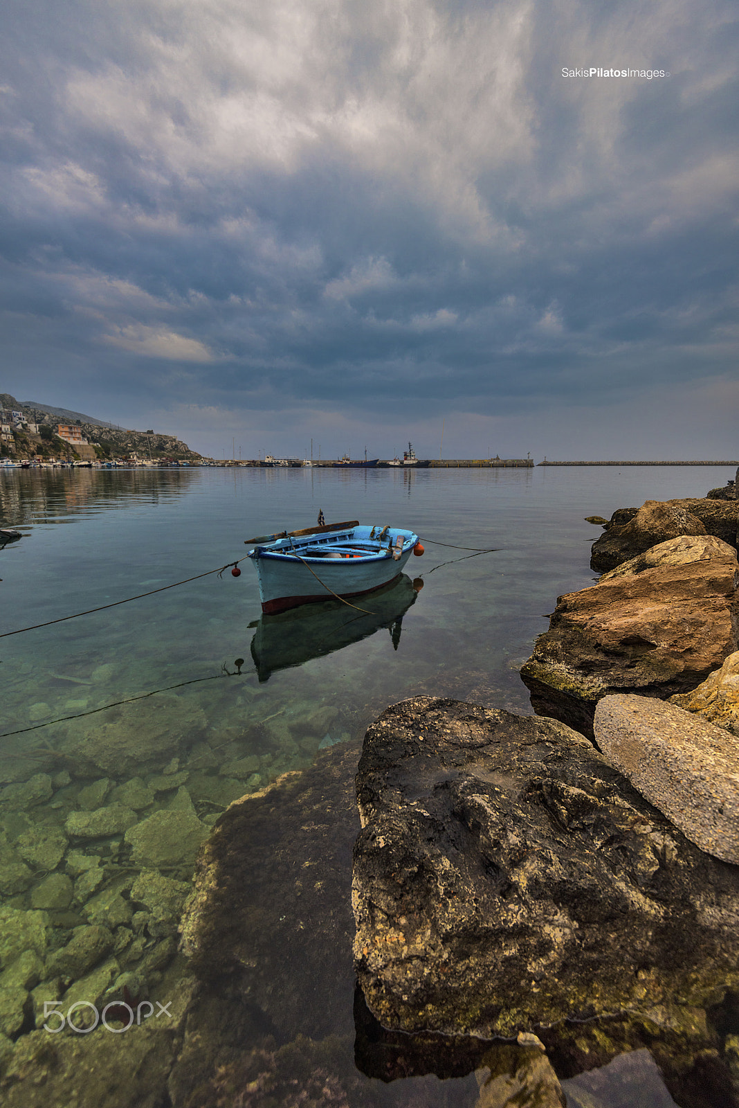 Nikon AF-S Nikkor 16-35mm F4G ED VR sample photo. Greek boat photography