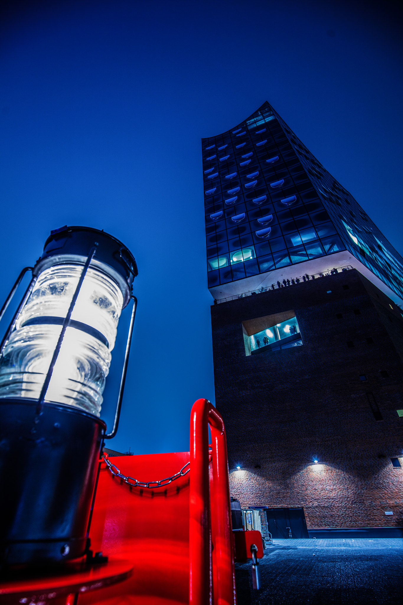 Canon EF 16-35mm F4L IS USM sample photo. Elbphilharmonie photography