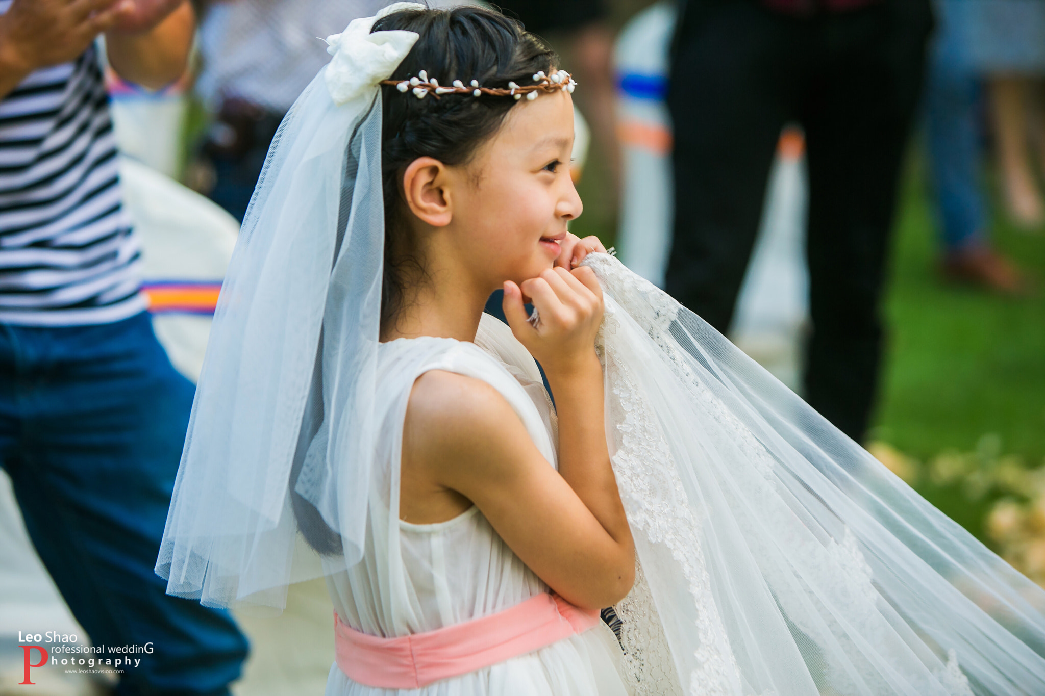 Canon EOS-1D X + Canon EF 70-200mm F2.8L IS USM sample photo. Flower girls photography