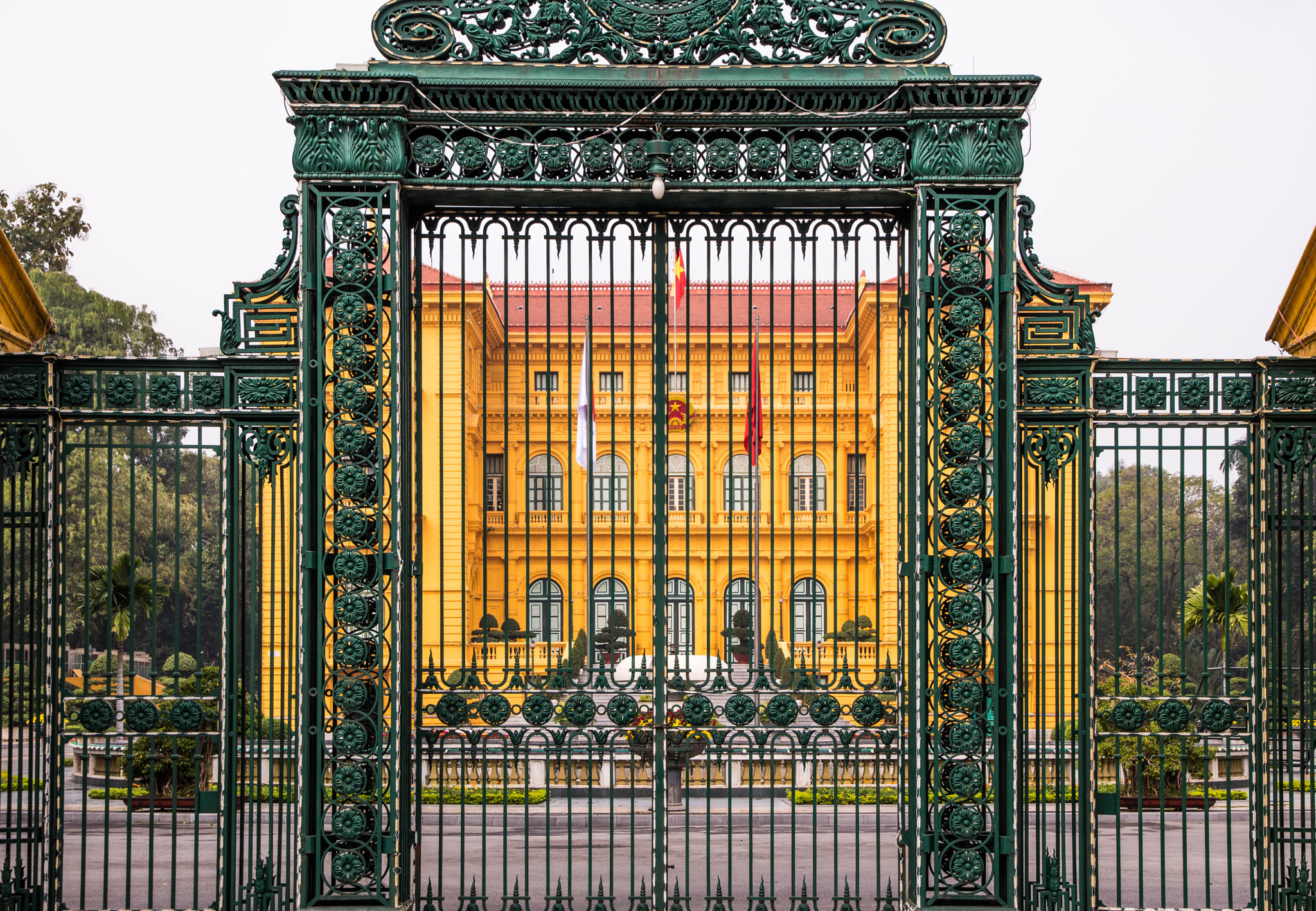 Canon EOS 750D (EOS Rebel T6i / EOS Kiss X8i) sample photo. Ho chi minh presidential palace - hanoi, vietnam photography