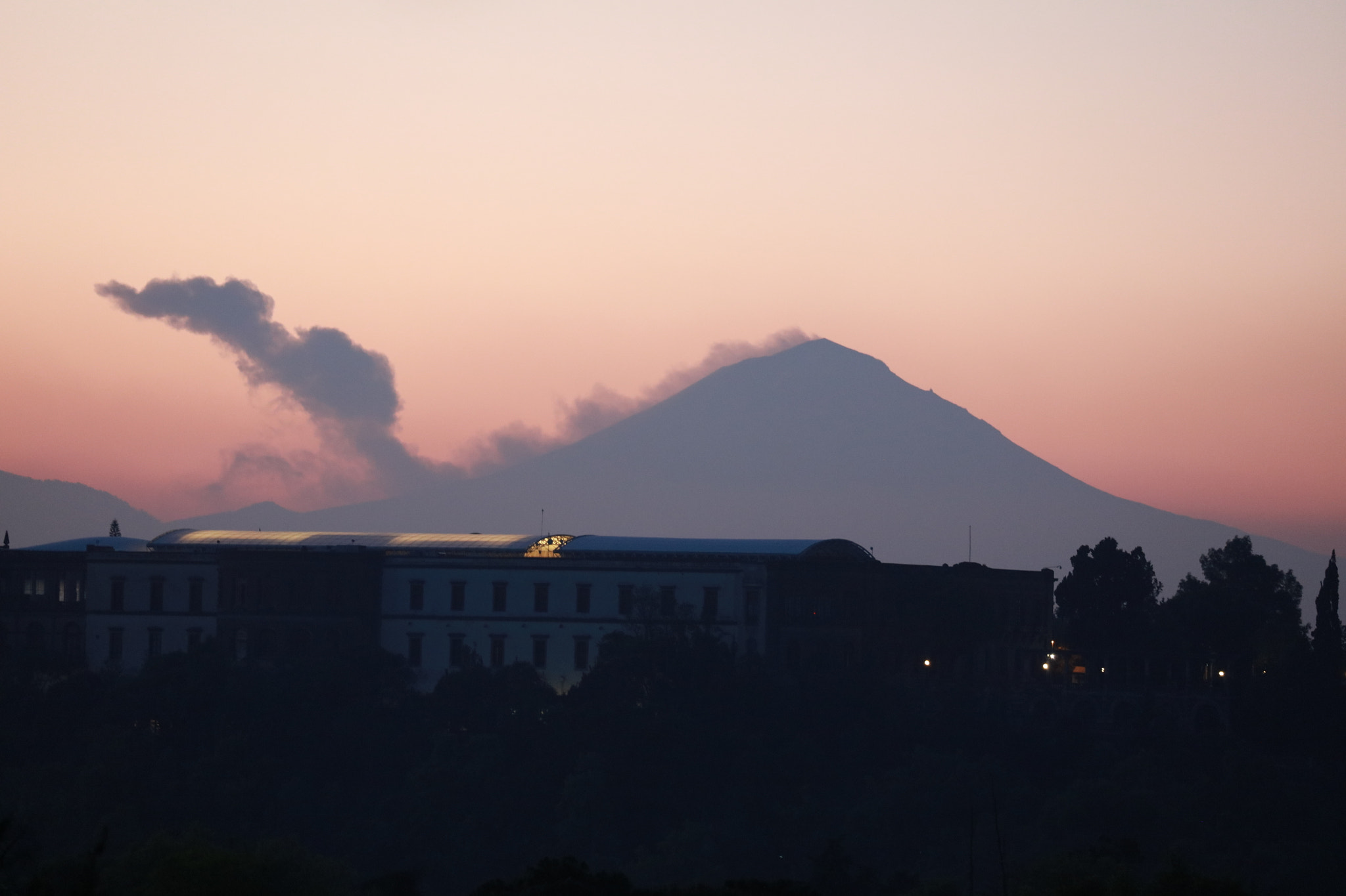 Canon EOS 5DS R sample photo. Popocatepel,  amanece en ciudad de méxico. mexico photography