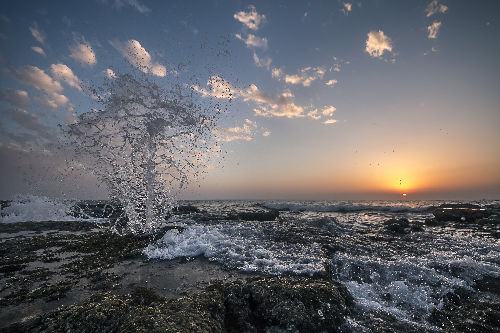 Canon EOS 70D + Sigma 8-16mm F4.5-5.6 DC HSM sample photo. Natural fountain photography