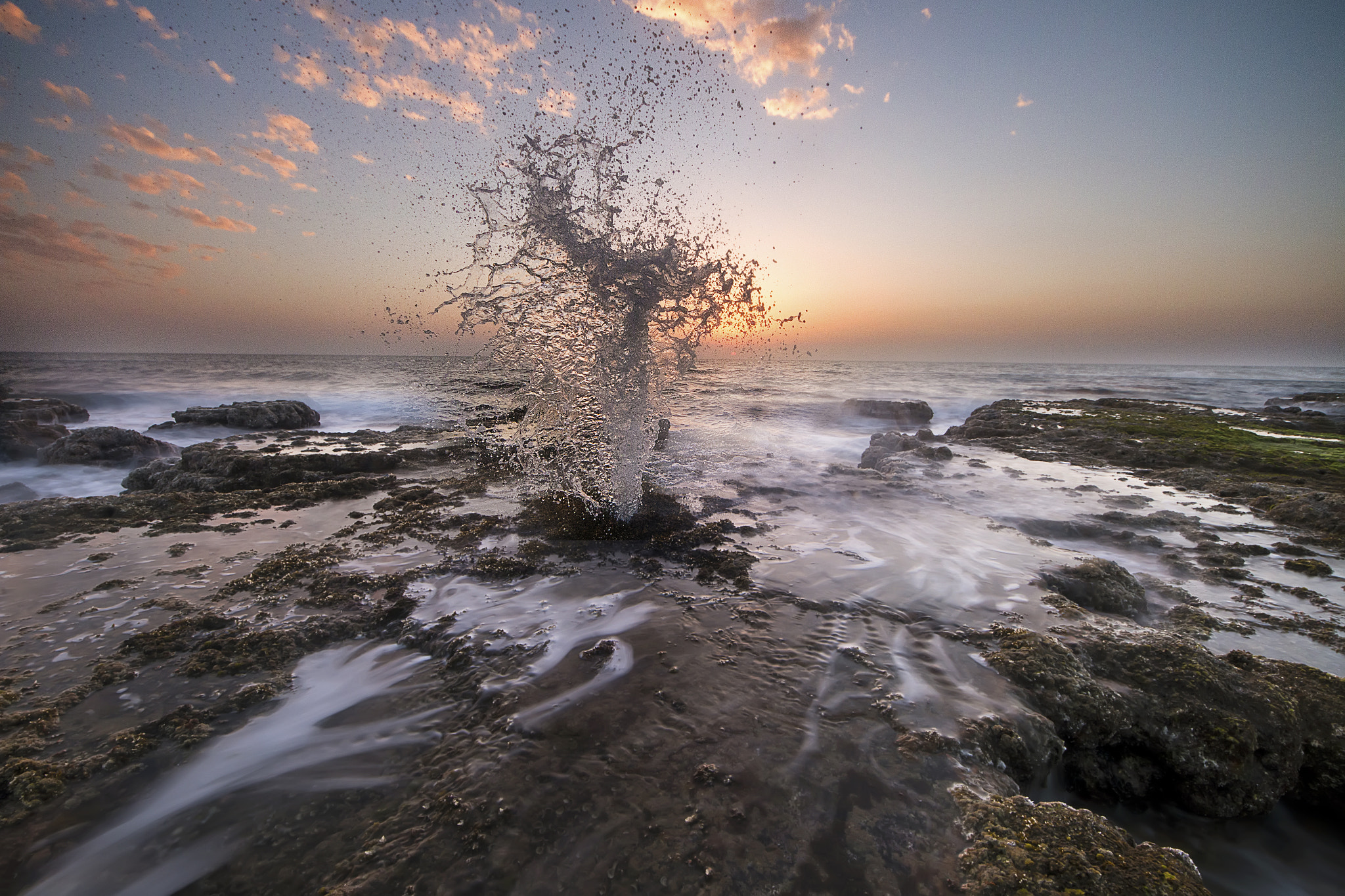 Canon EOS 70D + Sigma 8-16mm F4.5-5.6 DC HSM sample photo. Natural fountain photography