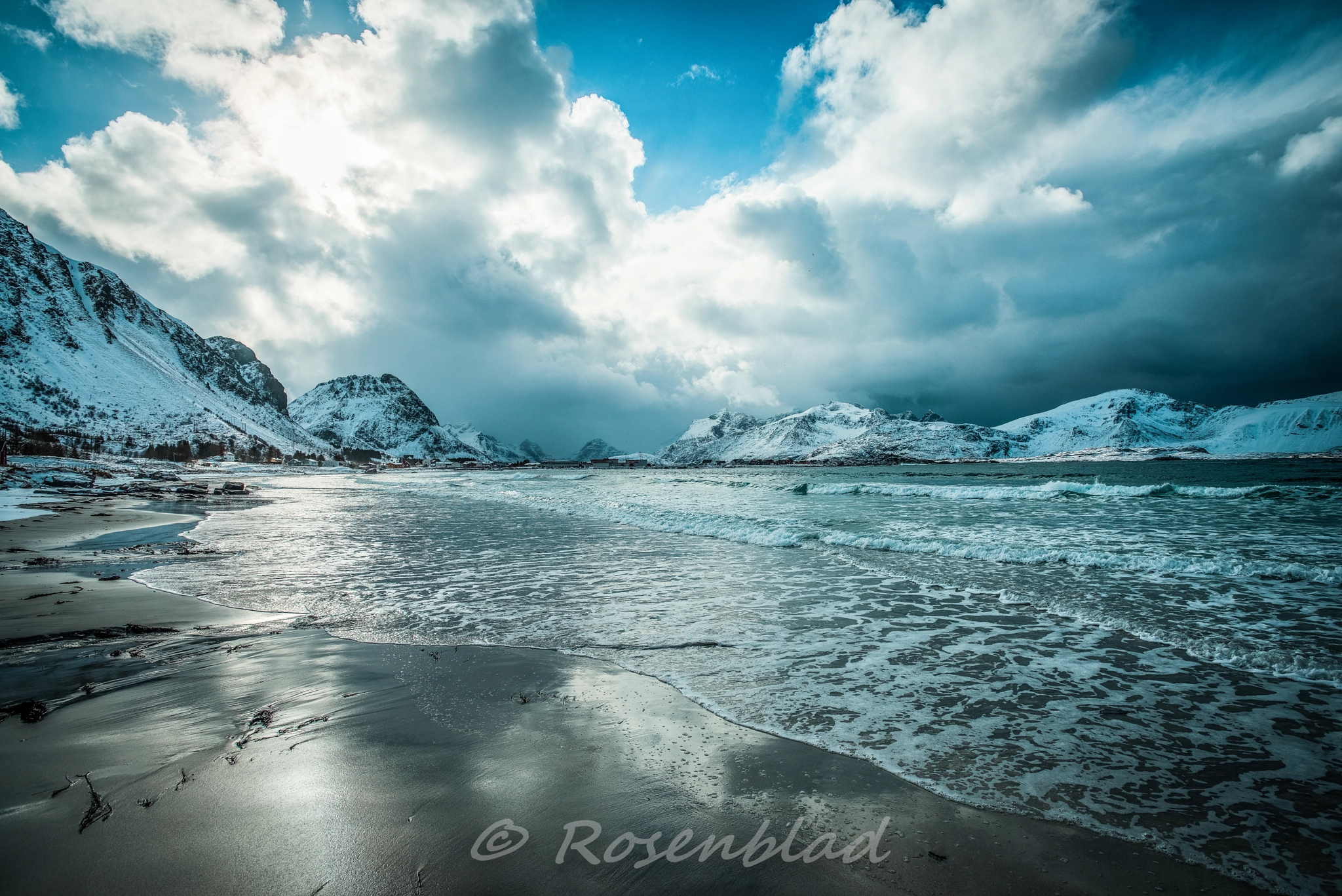 Nikon AF-S Nikkor 17-35mm F2.8D ED-IF sample photo. Icy beach photography