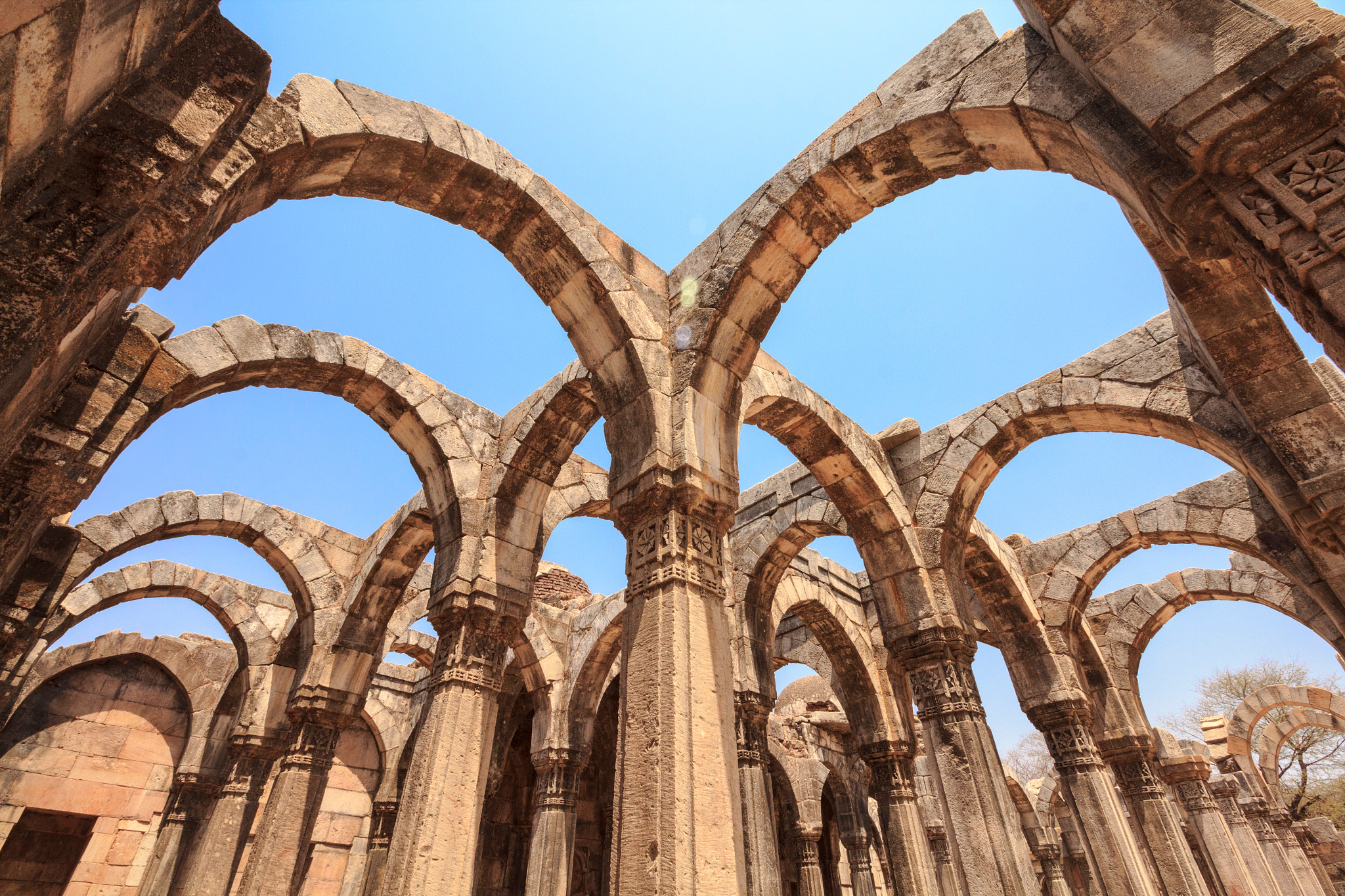 Canon EOS 60D sample photo. Ruins of champaner –  kamani masjid photography