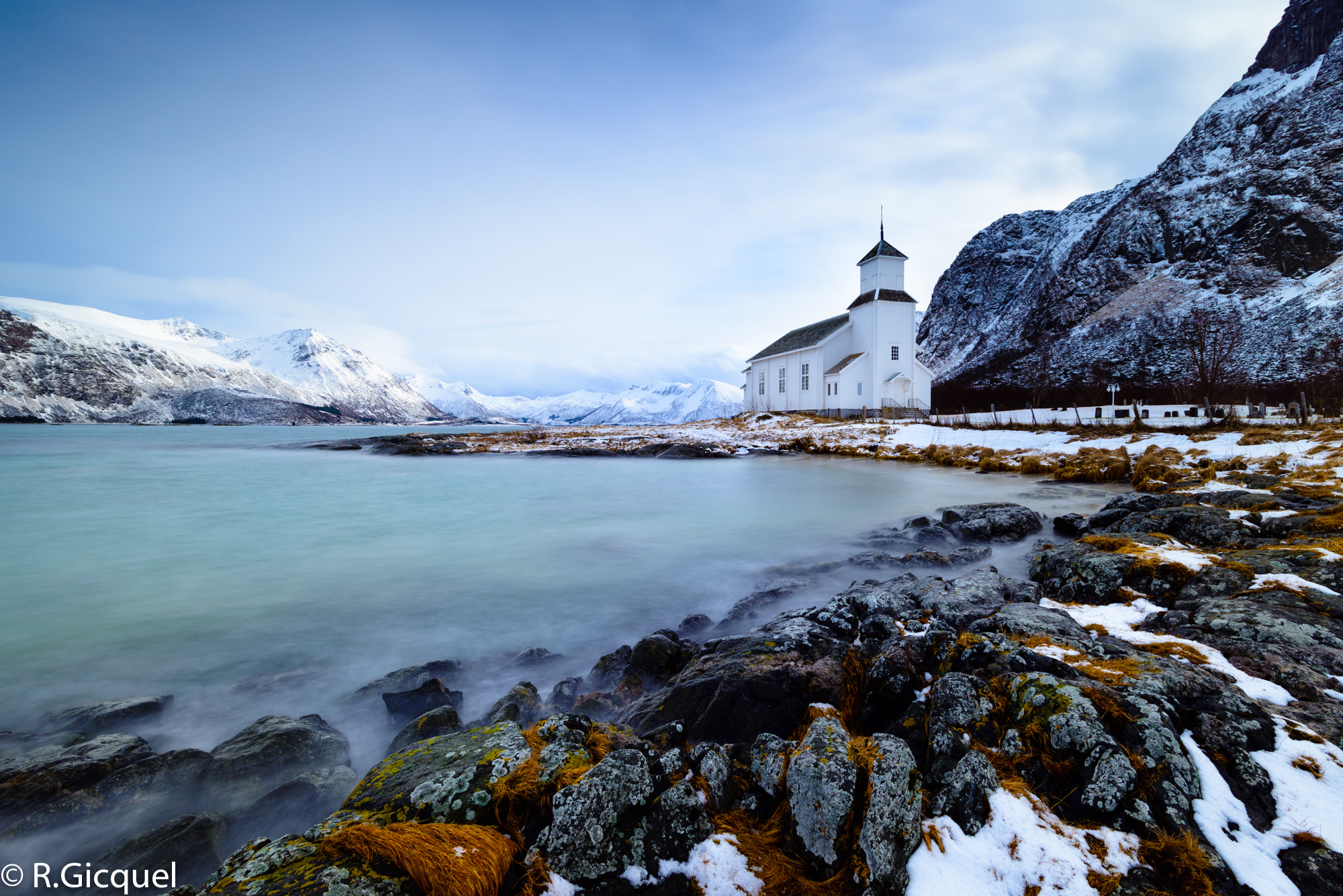 Nikon D800 + Nikon AF-S Nikkor 16-35mm F4G ED VR sample photo. Gimsøy kirke photography