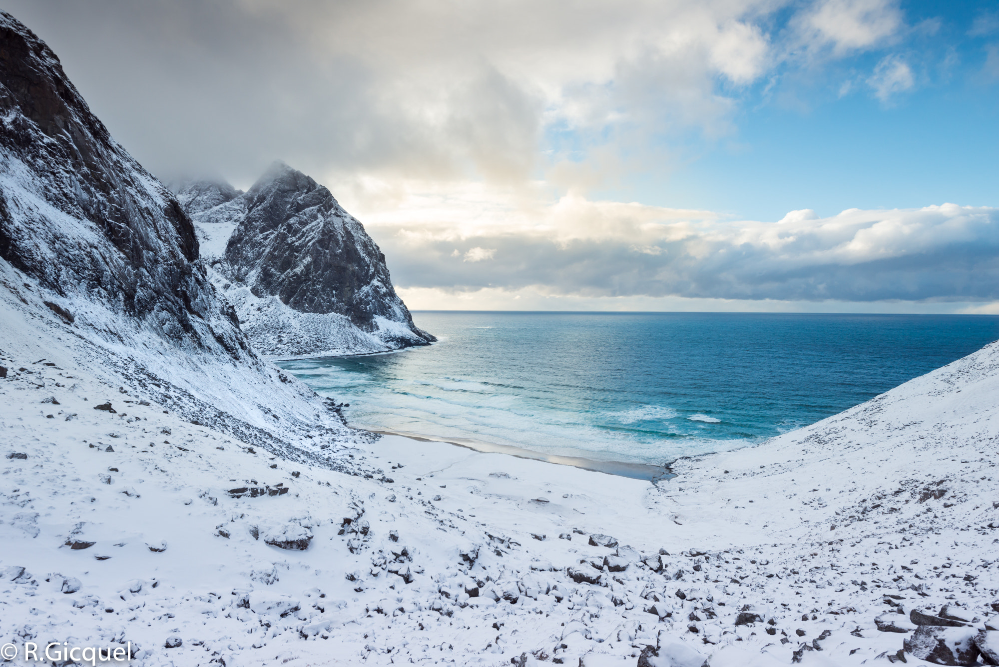 Nikon D800 + Nikon AF-S Nikkor 16-35mm F4G ED VR sample photo. Kvalvika beach photography