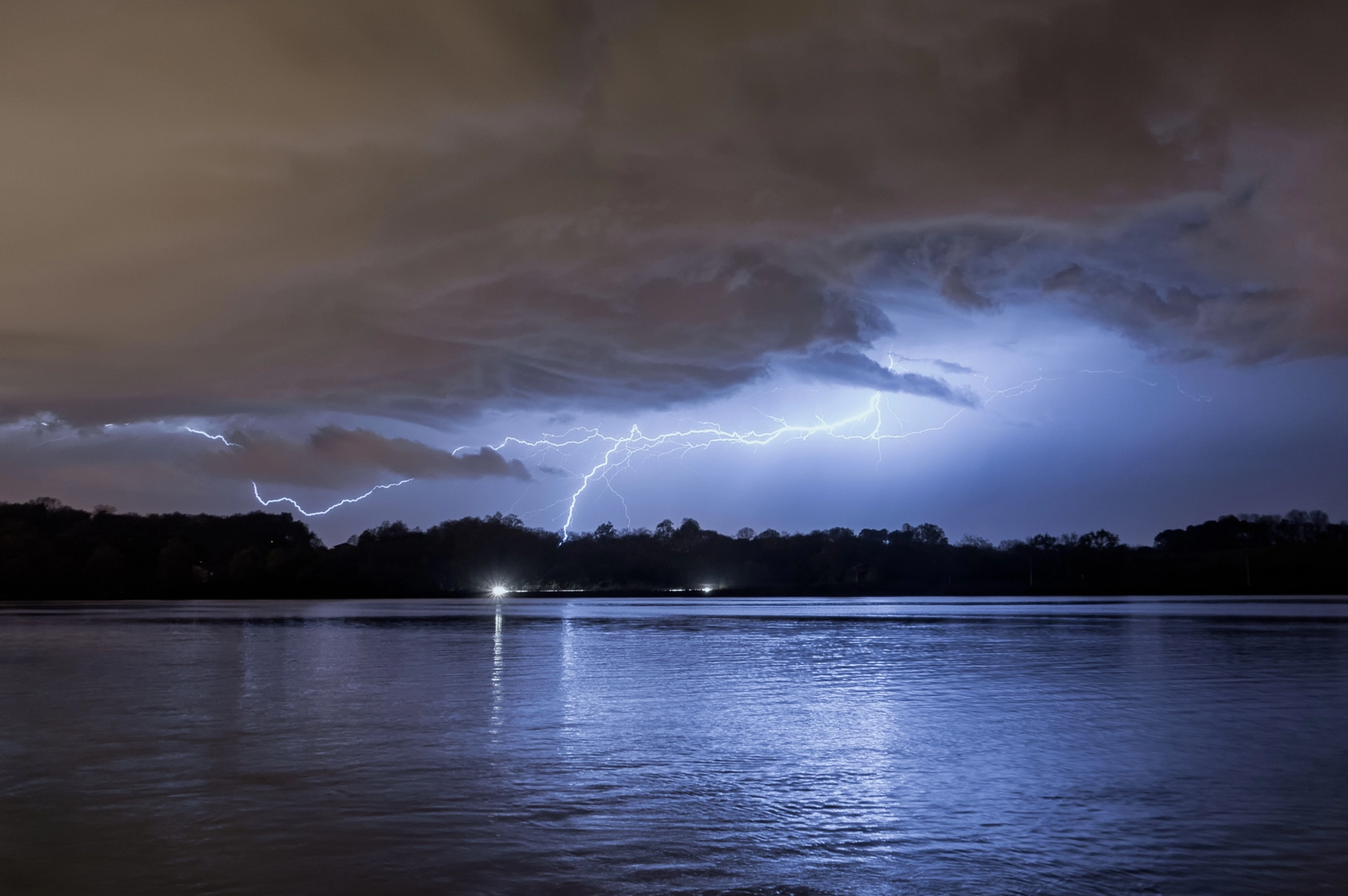 Canon EF-S 17-55mm F2.8 IS USM sample photo. Lightning photography