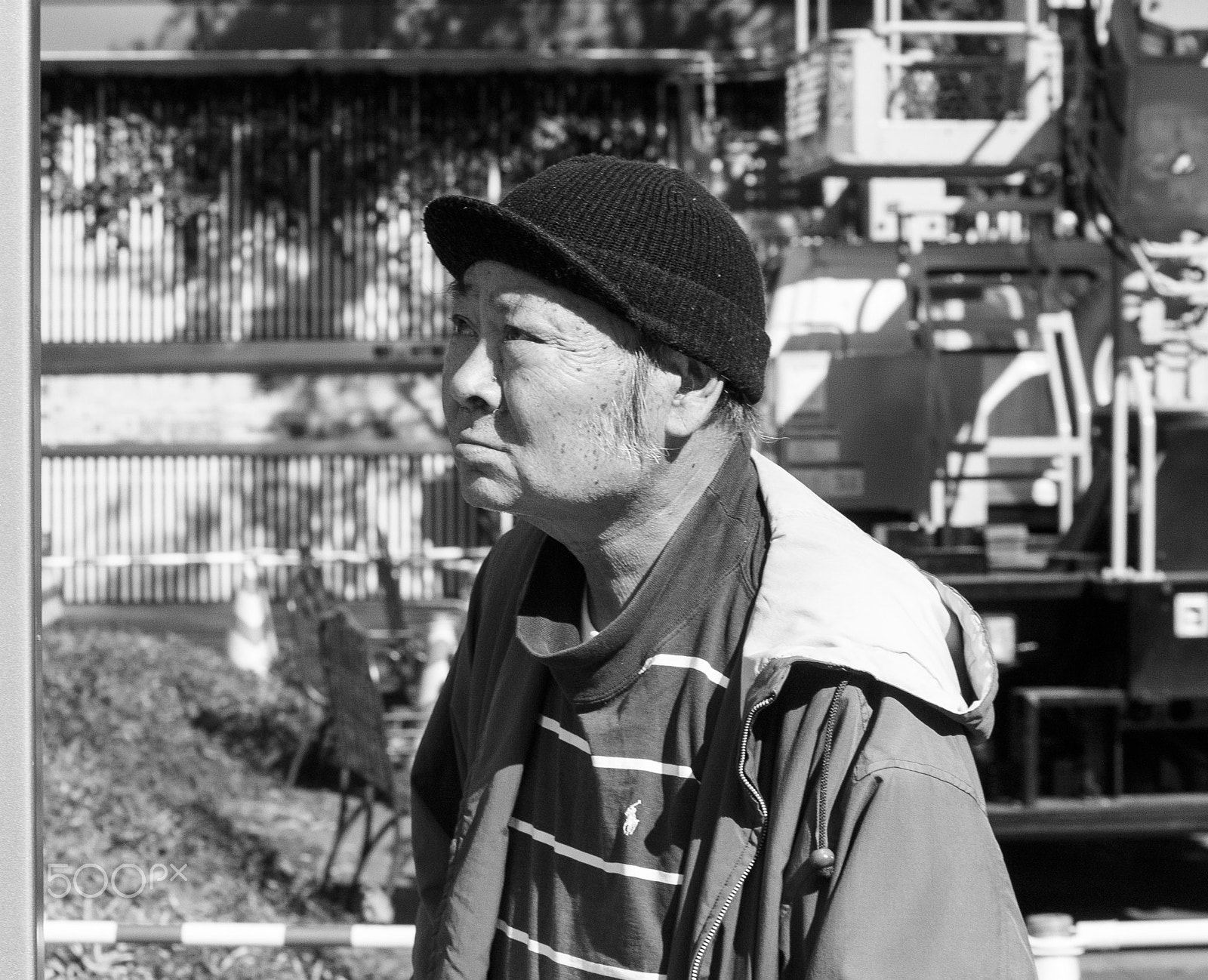 Canon EOS 400D (EOS Digital Rebel XTi / EOS Kiss Digital X) + Canon EF-S 55-250mm F4-5.6 IS sample photo. Man with cap photography