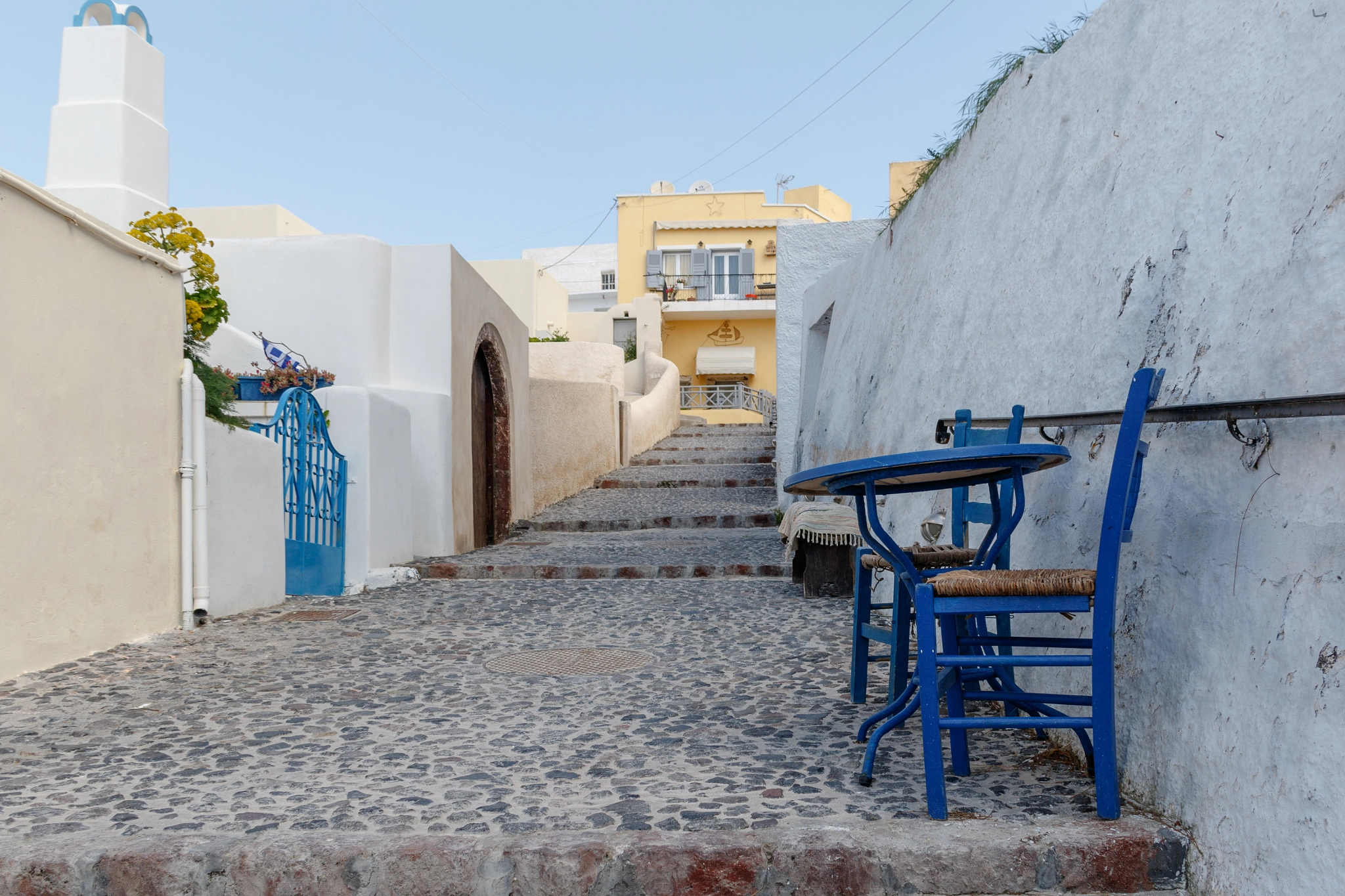 Canon EF-S 18-200mm F3.5-5.6 IS sample photo. The streets of pyrgos, santorini, greece. photography