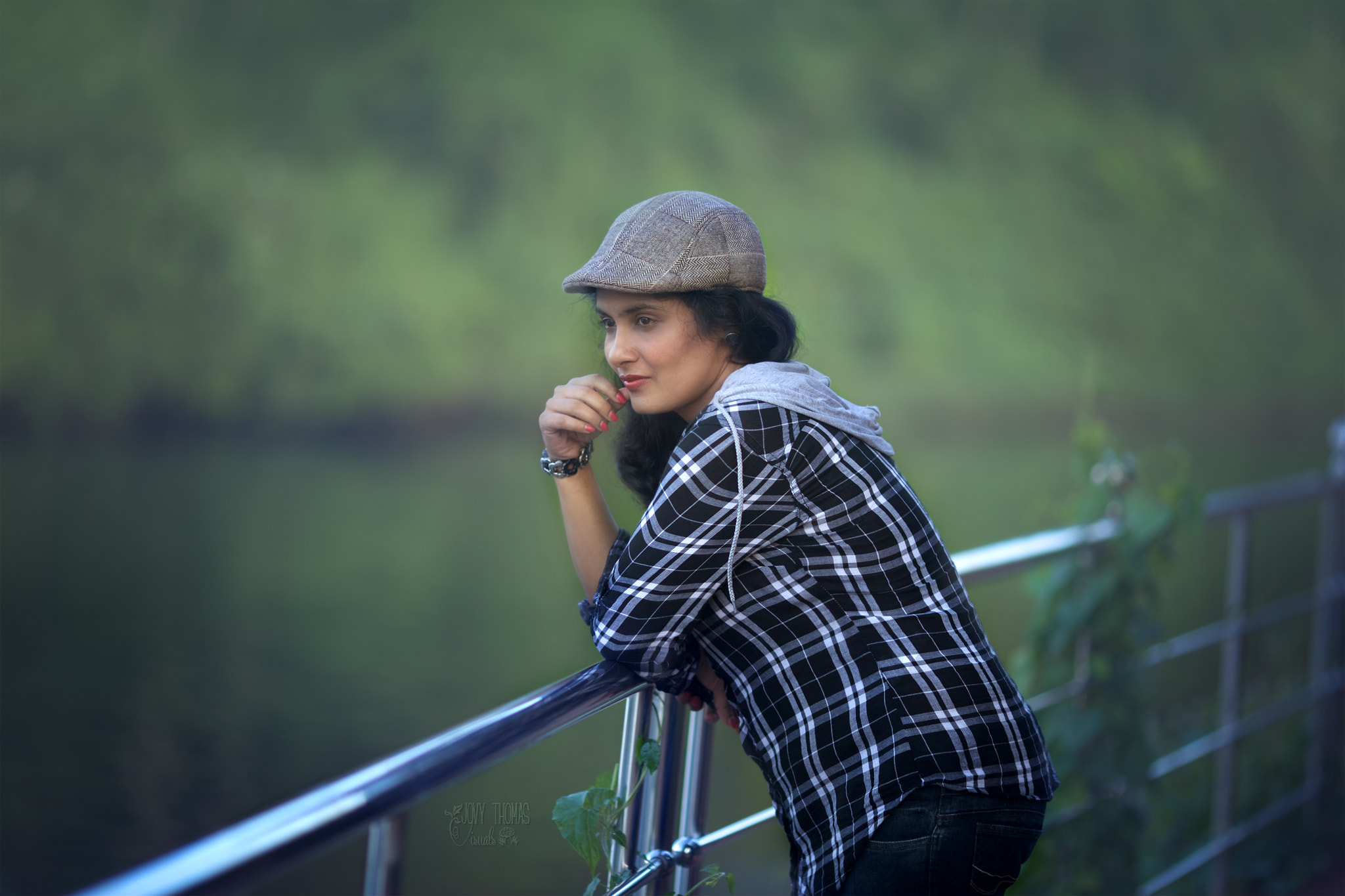Canon EOS 6D + Canon EF 135mm F2L USM sample photo. Traveller photography