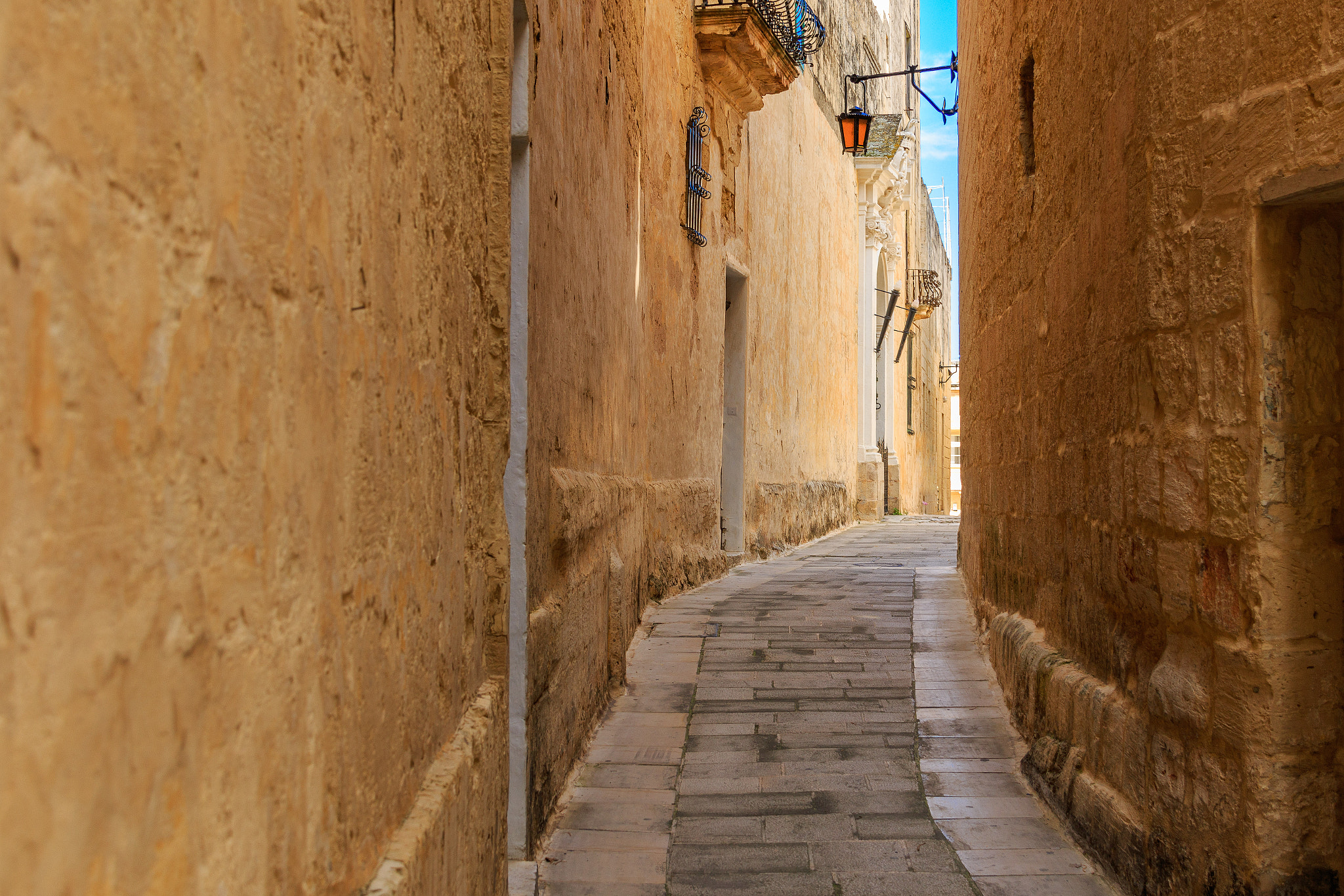 Canon EF-S 18-200mm F3.5-5.6 IS sample photo. The streets on mdina, malta. photography