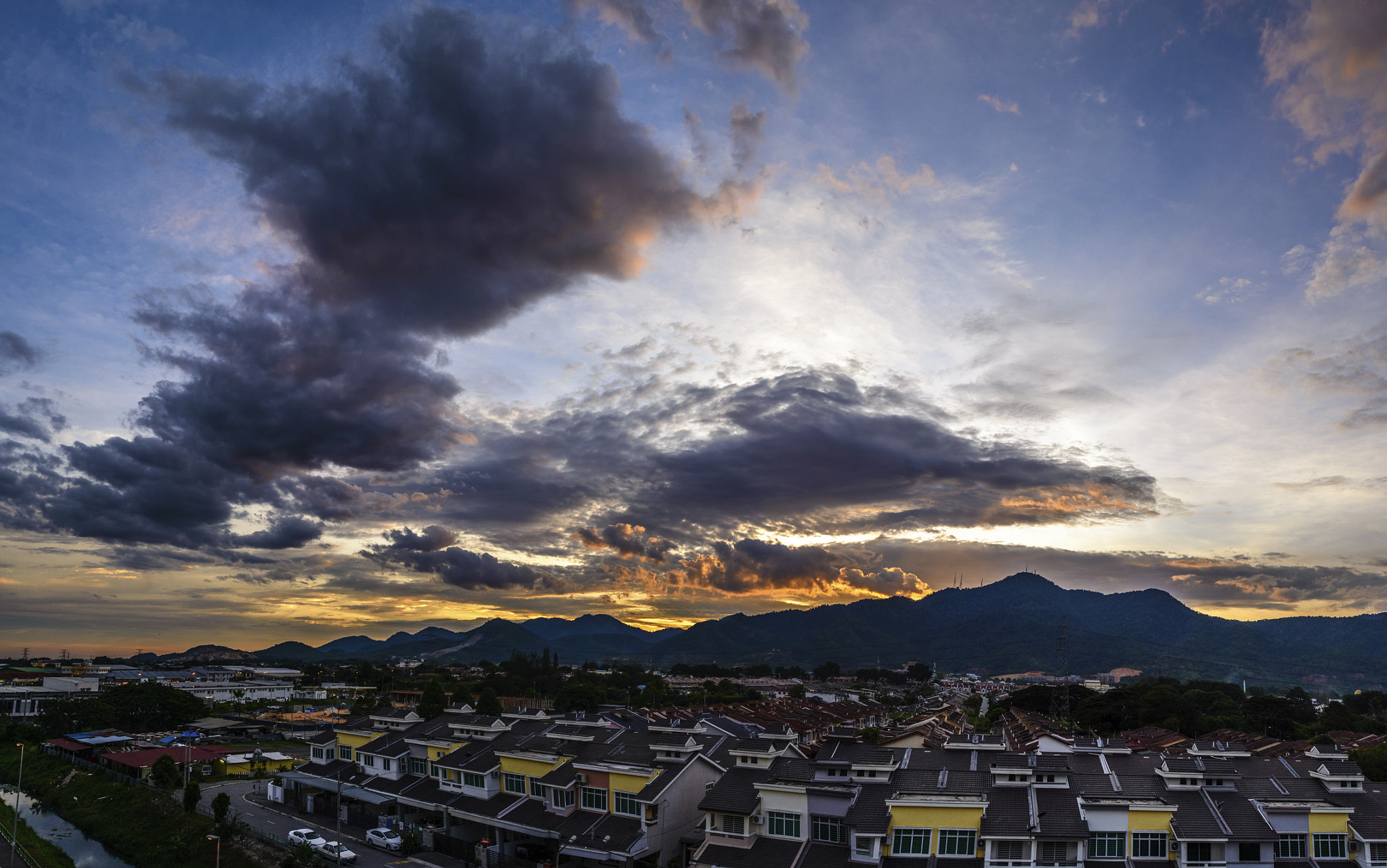 AF Zoom-Nikkor 28-80mm f/3.3-5.6G sample photo. Menglembu sunset photography