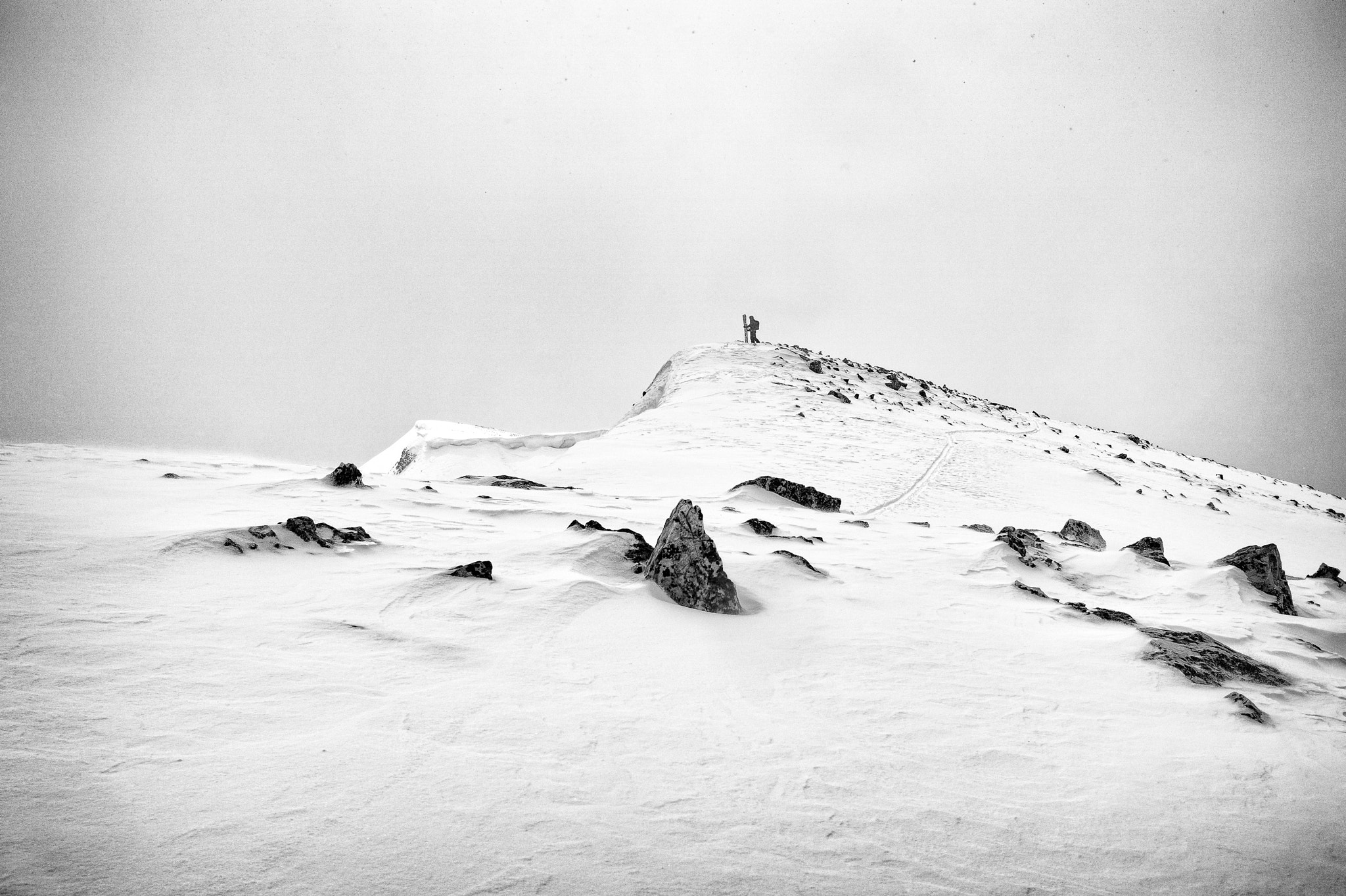 Sony Vario-Tessar T* E 16-70mm F4 ZA OSS sample photo. Skier ski mountaineering on mountain summit photography