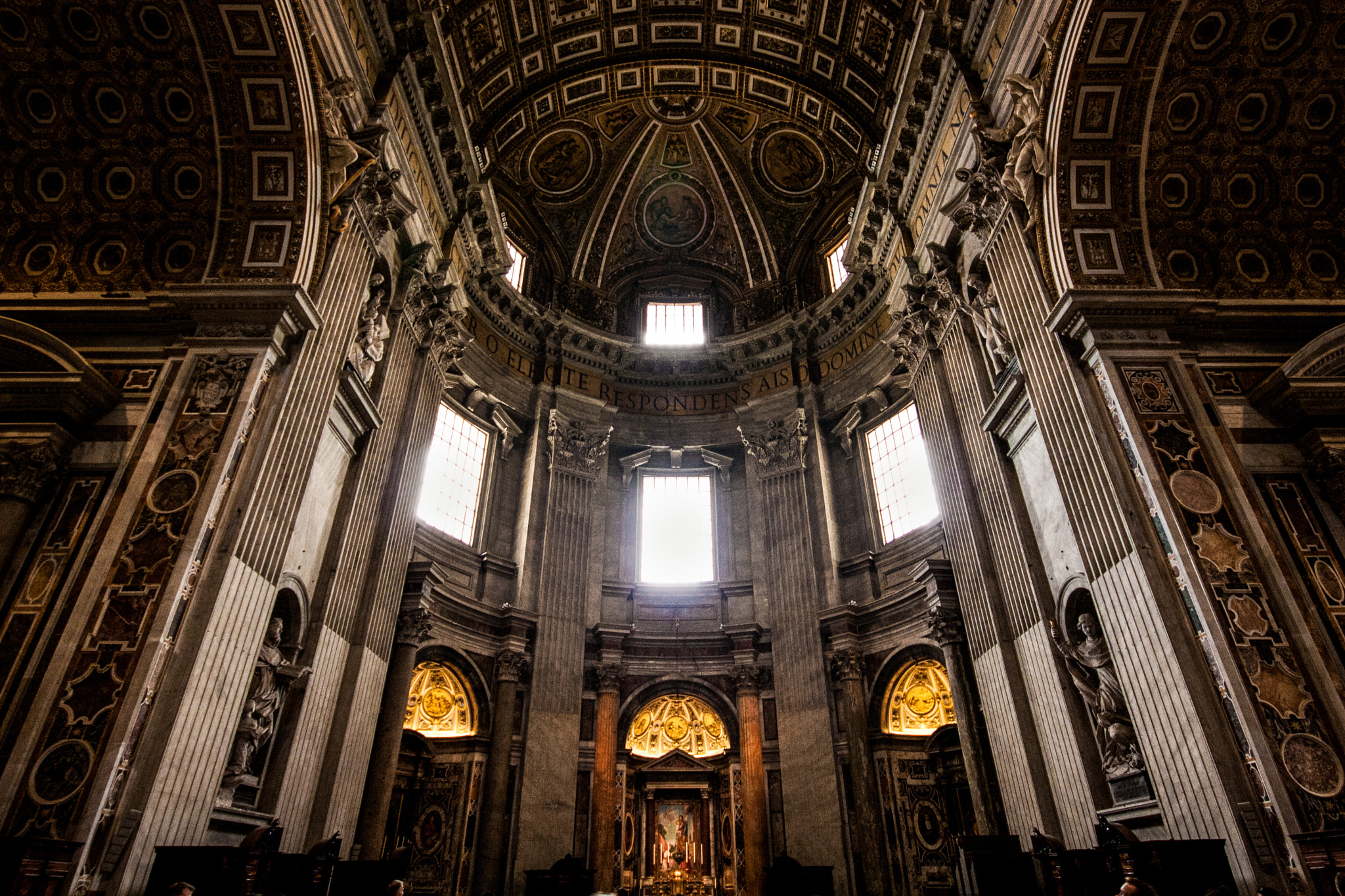 Canon EOS 1000D (EOS Digital Rebel XS / EOS Kiss F) + Sigma 10-20mm F4-5.6 EX DC HSM sample photo. St peter's basilica photography