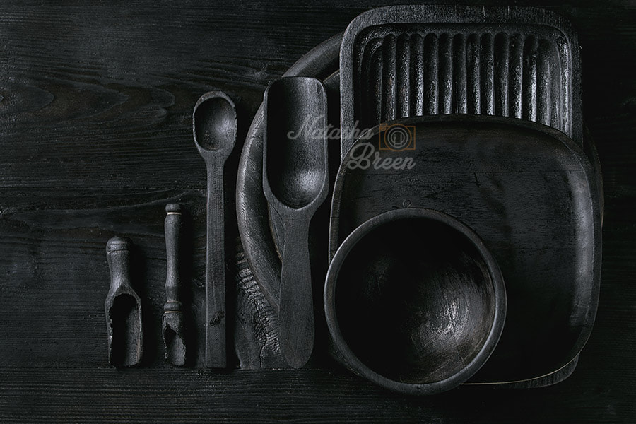 Canon EOS 700D (EOS Rebel T5i / EOS Kiss X7i) + Canon EF 70-200mm F4L IS USM sample photo. Black burnt wooden kitchenware photography