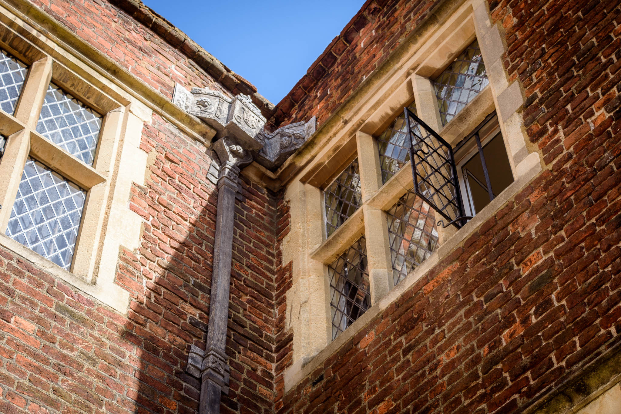 Nikon D7200 sample photo. Window photography