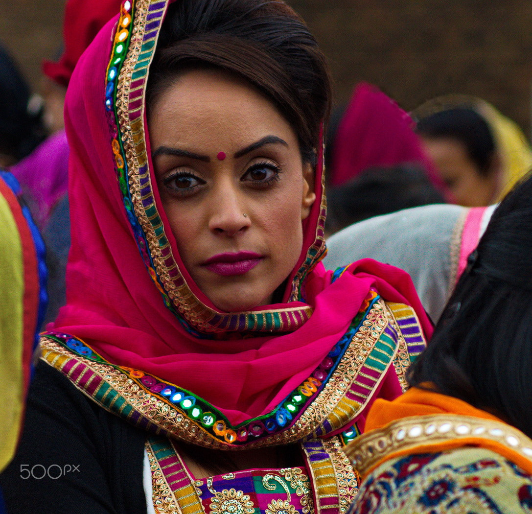 Sony 75-300mm F4.5-5.6 sample photo. A face in the crowd photography