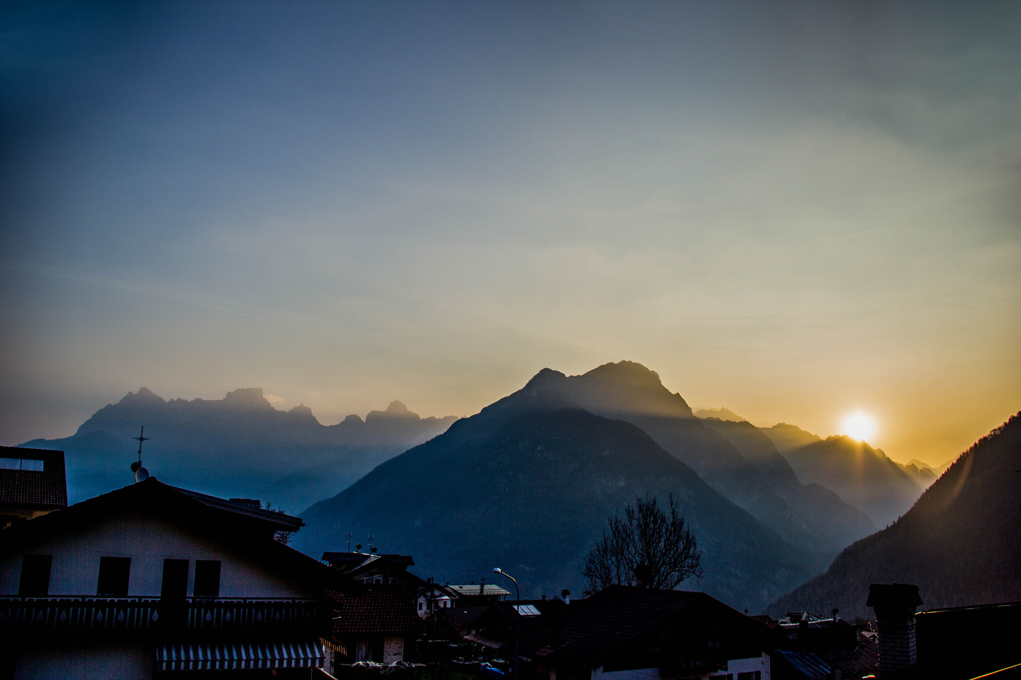 Canon EF-S 18-200mm F3.5-5.6 IS sample photo. Sunrise in dolomities photography