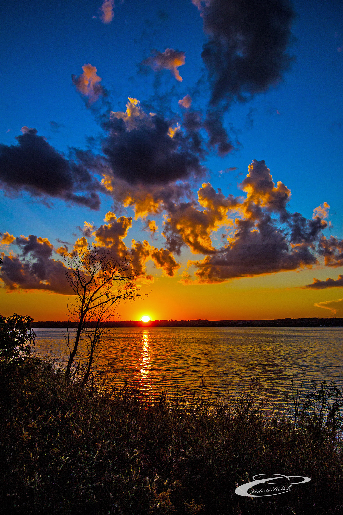 Canon EF-S 10-22mm F3.5-4.5 USM sample photo. Sunset on the lake photography