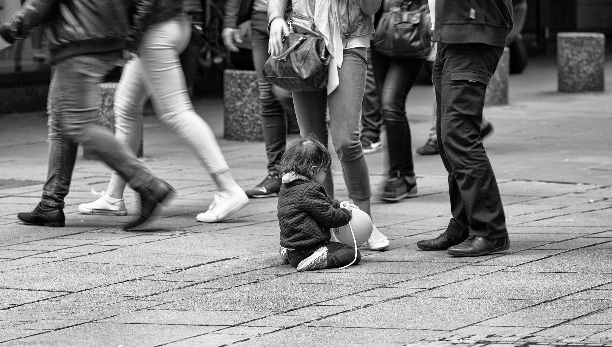 Canon EF 70-200mm F4L IS USM sample photo. Lost child photography