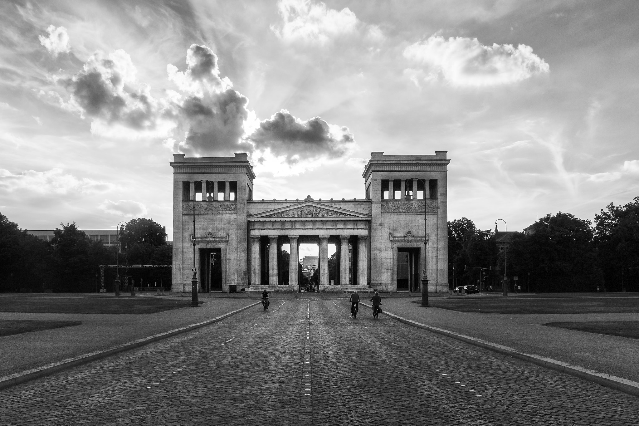 Canon EOS 70D + Sigma 17-70mm F2.8-4 DC Macro OS HSM sample photo. Königsplatz photography