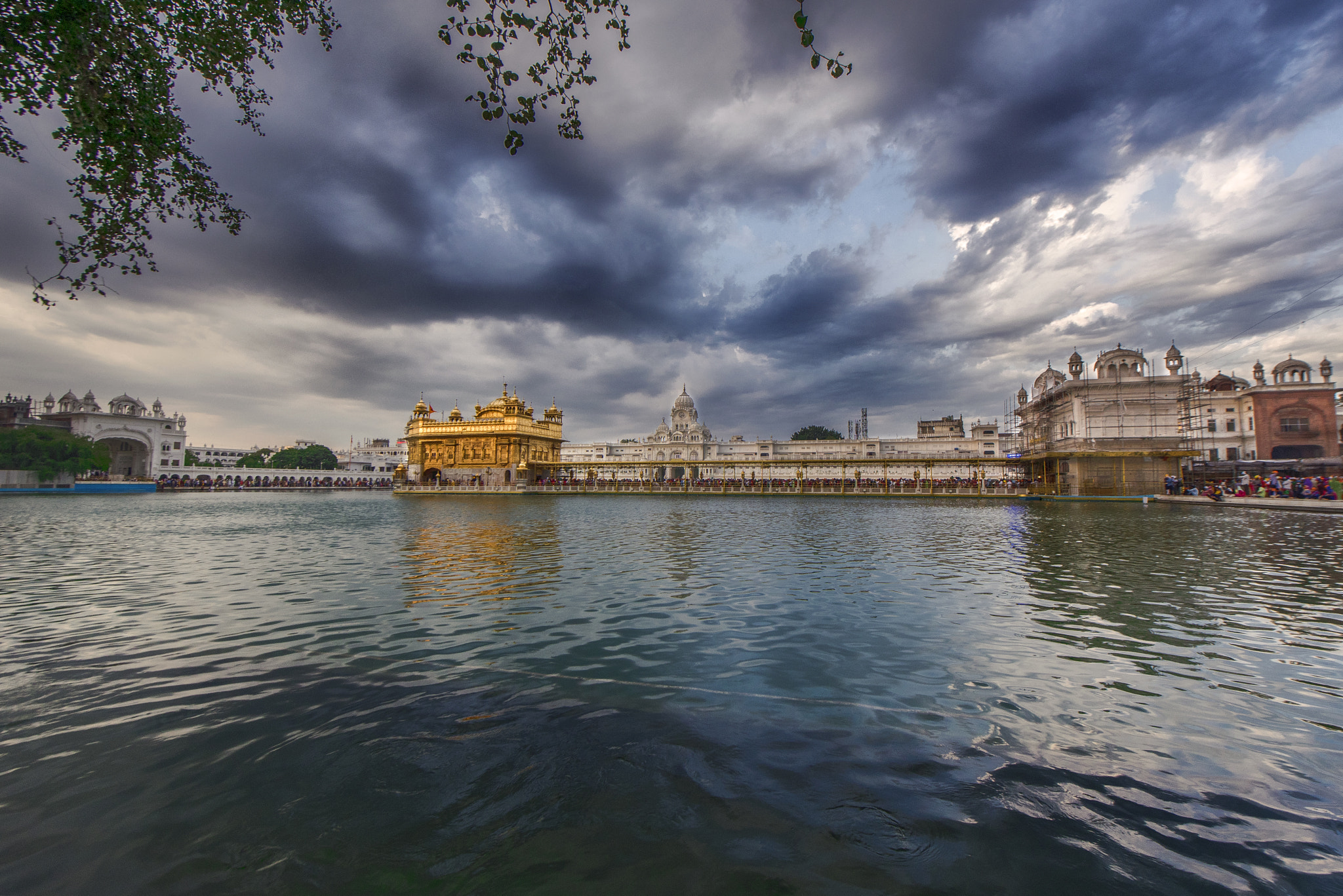 Nikon AF-S Nikkor 14-24mm F2.8G ED sample photo. Golden temple side view photography