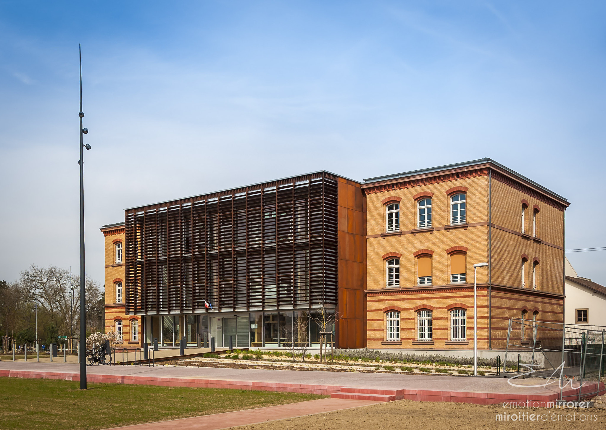 Nikon AF Nikkor 24-85mm F2.8-4D IF sample photo. Palais de justice thurot 2 photography