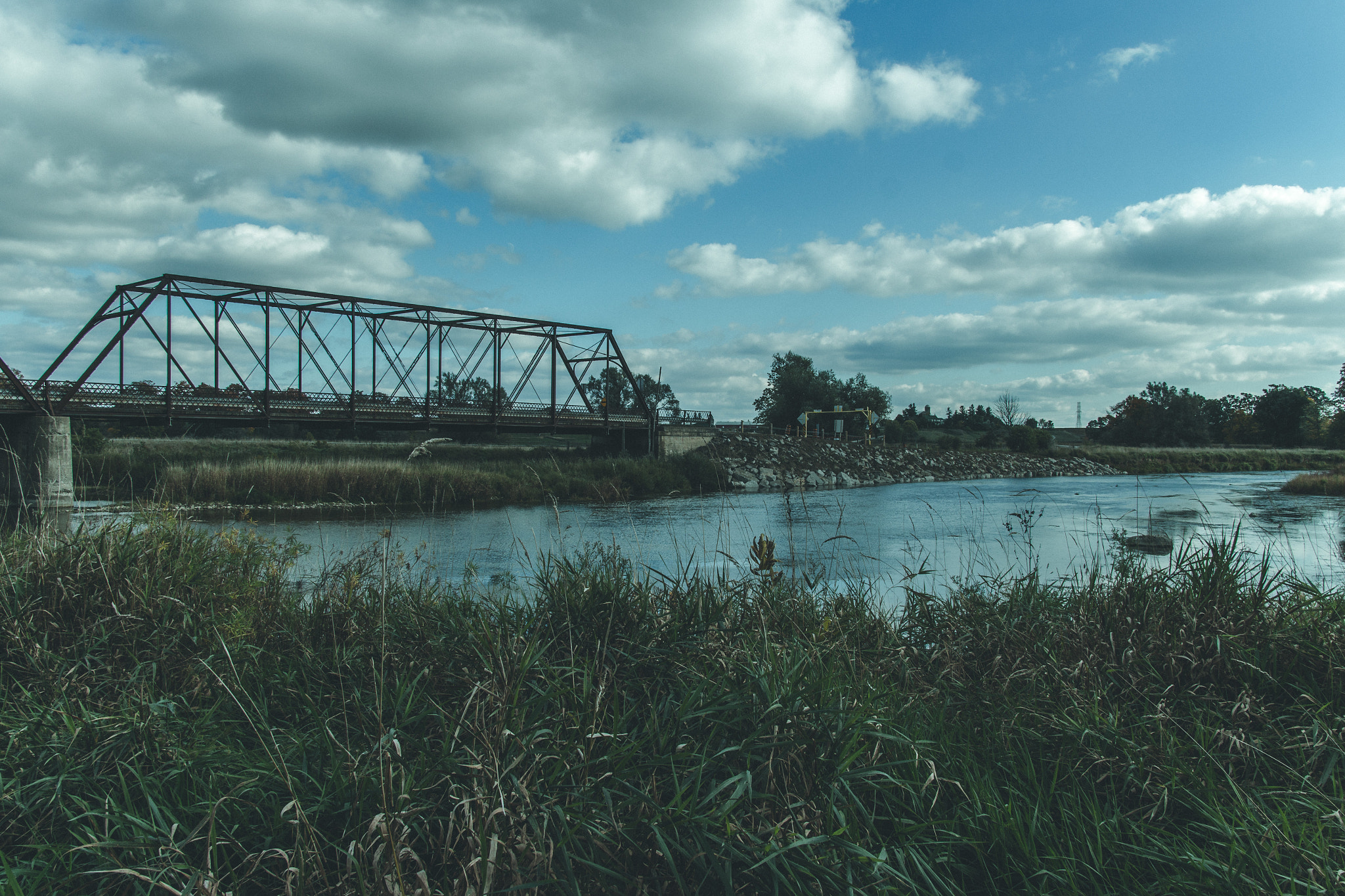 Canon EF-S 17-55mm F2.8 IS USM sample photo. Summer on the river  photography
