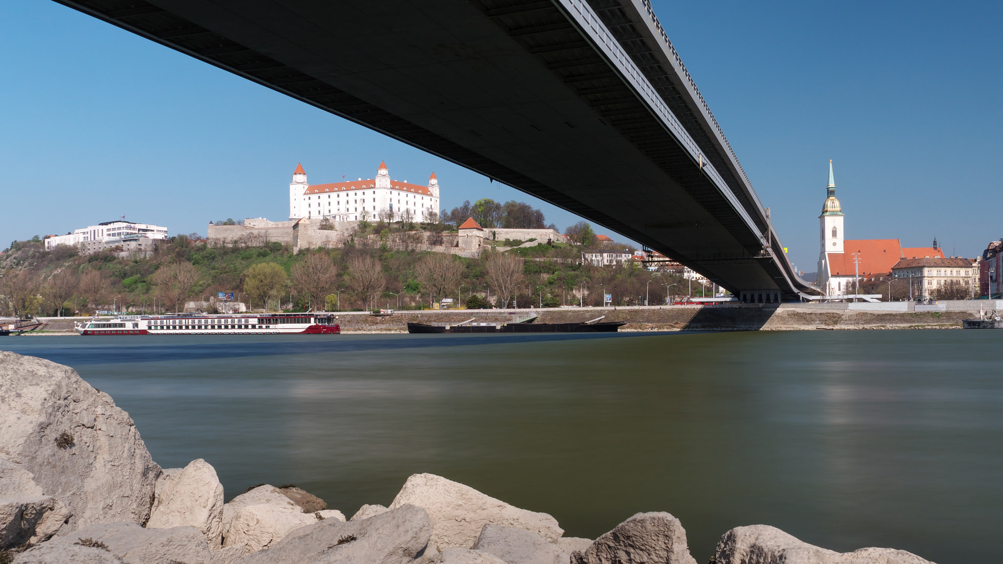 Panasonic Lumix G X Vario 12-35mm F2.8 ASPH Power OIS sample photo. Good morning, bratislava! photography