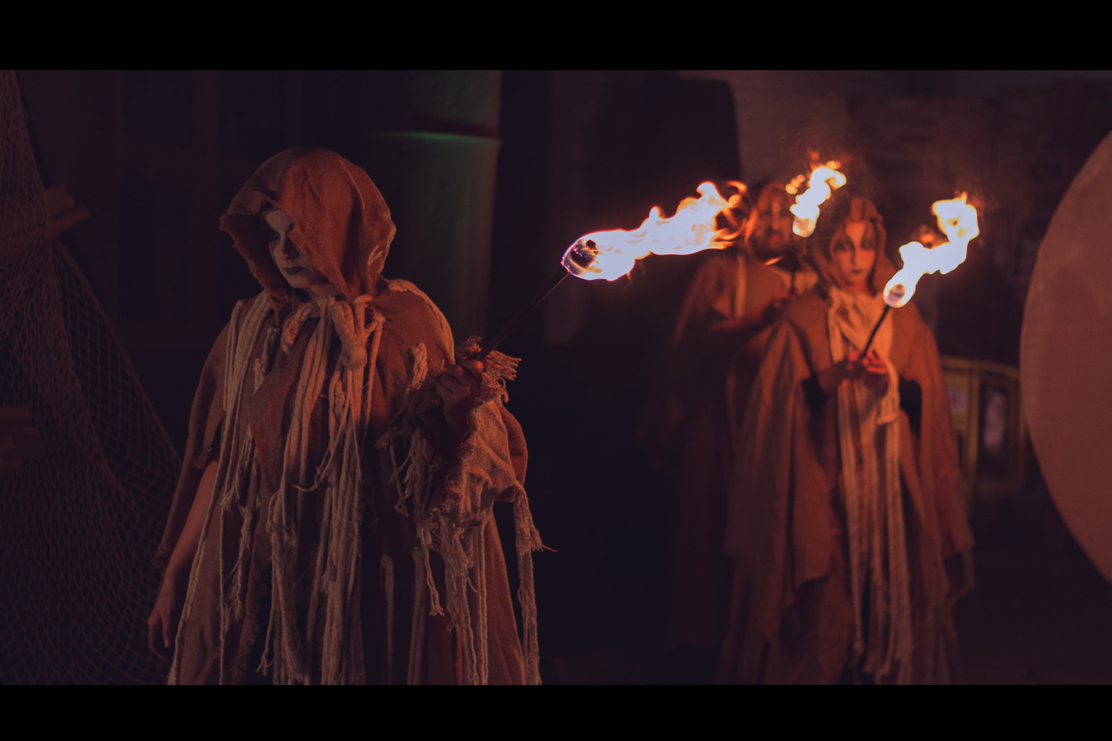 Canon EOS 700D (EOS Rebel T5i / EOS Kiss X7i) + Canon EF 50mm F1.8 II sample photo. Fire mystery. photography