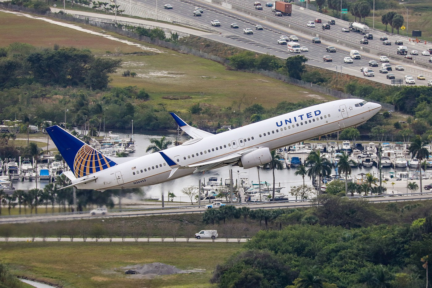 150-600mm F5-6.3 DG OS HSM | Sports 014 sample photo. United airlines photography