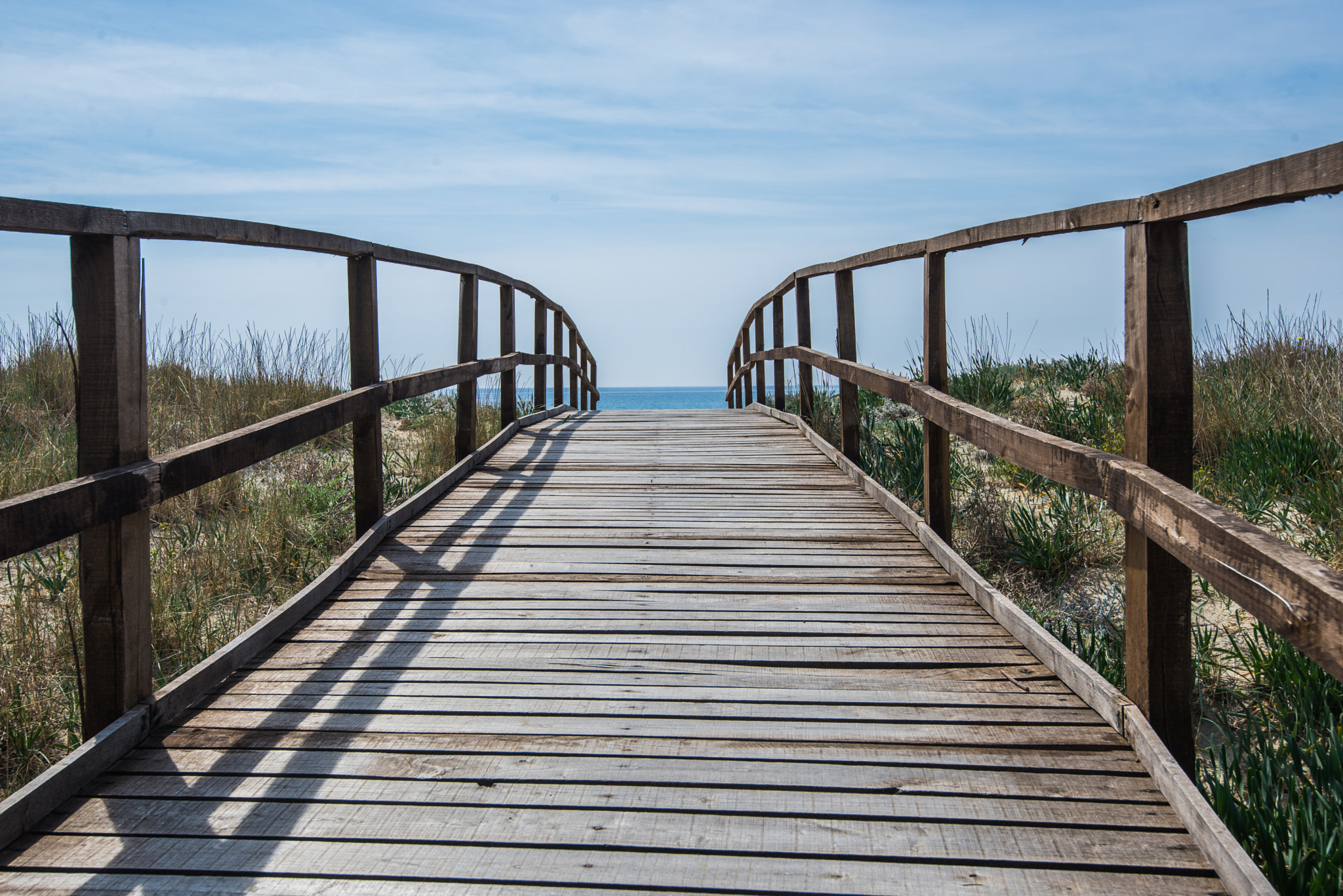 Nikon D610 + Nikon AF-S Nikkor 16-35mm F4G ED VR sample photo. Wooden footbridge photography